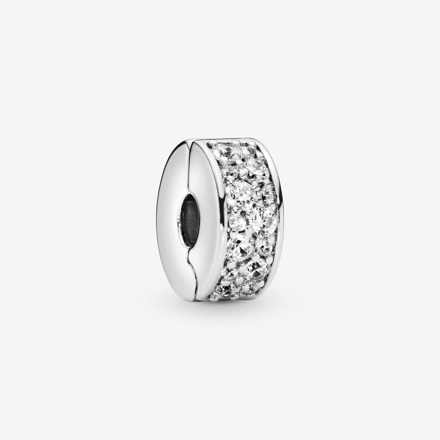 Geef je Pandora-bedelarmbamd extra licht met deze sprankelende spacer. De bedel is zilverkleur en is gezet met zirkonia. Deze clipbedel heeft eeb siliconen grip, dus de bedel blijft stil op de plak zitten en houd de anderen bedels tegen.

Afmetingen: 

Diepte: 10,8 mm
Hoogte: 10,8 mm
Breedte: 6,6 mm
