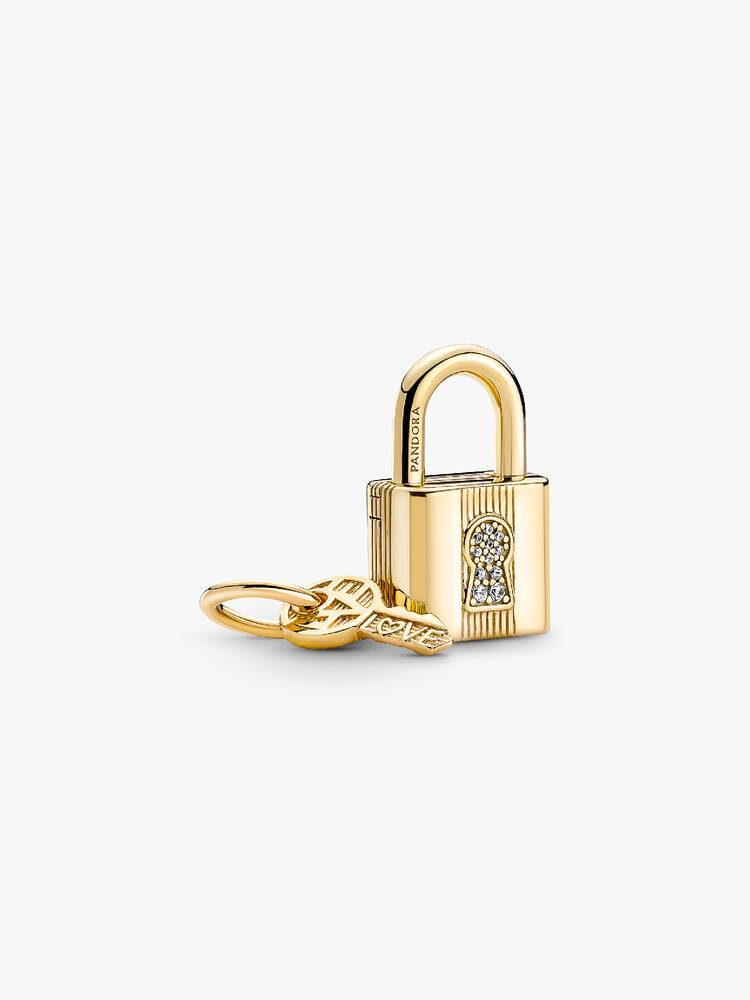 Koester de bijzondere band met je dierbaren met deze Hangslot & Sleutel Hangende Bedel. Deze bedel bestaat uit twee delen: de sleutel is ook een bedel op zichzelf. Draag de sleutel en het hangslot bij elkaar als &eacute;&eacute;n sieraad, of geef de sleutel aan een dierbare zodat alleen zij toegang heeft tot jouw slot. Deze vergulde Hangslot & Sleutel Hangende Bedel is ge&iuml;nspireerd op de liefdesslotjes die wereldwijd door geliefden aan bruggen worden bevestigd. Zo laat je pas &eacute;cht zien hoeveel je van haar houdt. Draag het hangslot aan een halsketting of armband en geef je geliefde de sleutel tot jouw slot &ndash; en je hart. Let op: draag de sleutel niet in het slot.

