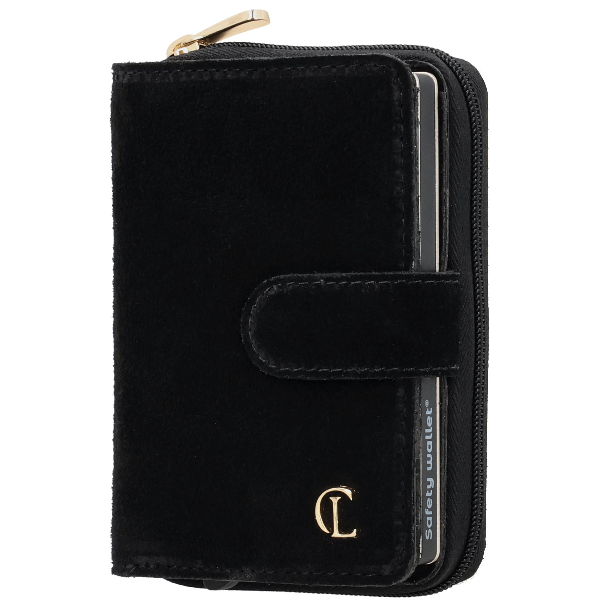 De Charm London Sevilla Portemonnee is een stijlvolle en compacte portemonnee uitgevoerd in zacht su&egrave;de. Dankzij de combinatie van een elegant uiterlijk en een praktische indeling is deze portemonnee ideaal voor dagelijks gebruik. De ingebouwde RFID-bescherming helpt je pasjes te beschermen tegen ongewenste scans, zodat je met een gerust gevoel op pad gaat.

De portemonnee biedt ruimte aan 6 pasjes in een stevig aluminium hoesje. Daarnaast is er extra opbergruimte voor andere pasjes en briefgeld. Voor muntgeld beschikt de portemonnee over een handig ritsvak, zodat ook kleingeld veilig opgeborgen blijft. Een perfecte combinatie van stijl, veiligheid en gebruiksgemak in een compact formaat.

Kenmerken:

Gemaakt van su&egrave;de
Creditcardetui met RFID-bescherming
6 pasjes in aluminium hoesje
Extra ruimte voor pasjes en briefgeld
Ritsvak voor muntgeld
Compact formaat
Geschikt voor dagelijks gebruik
