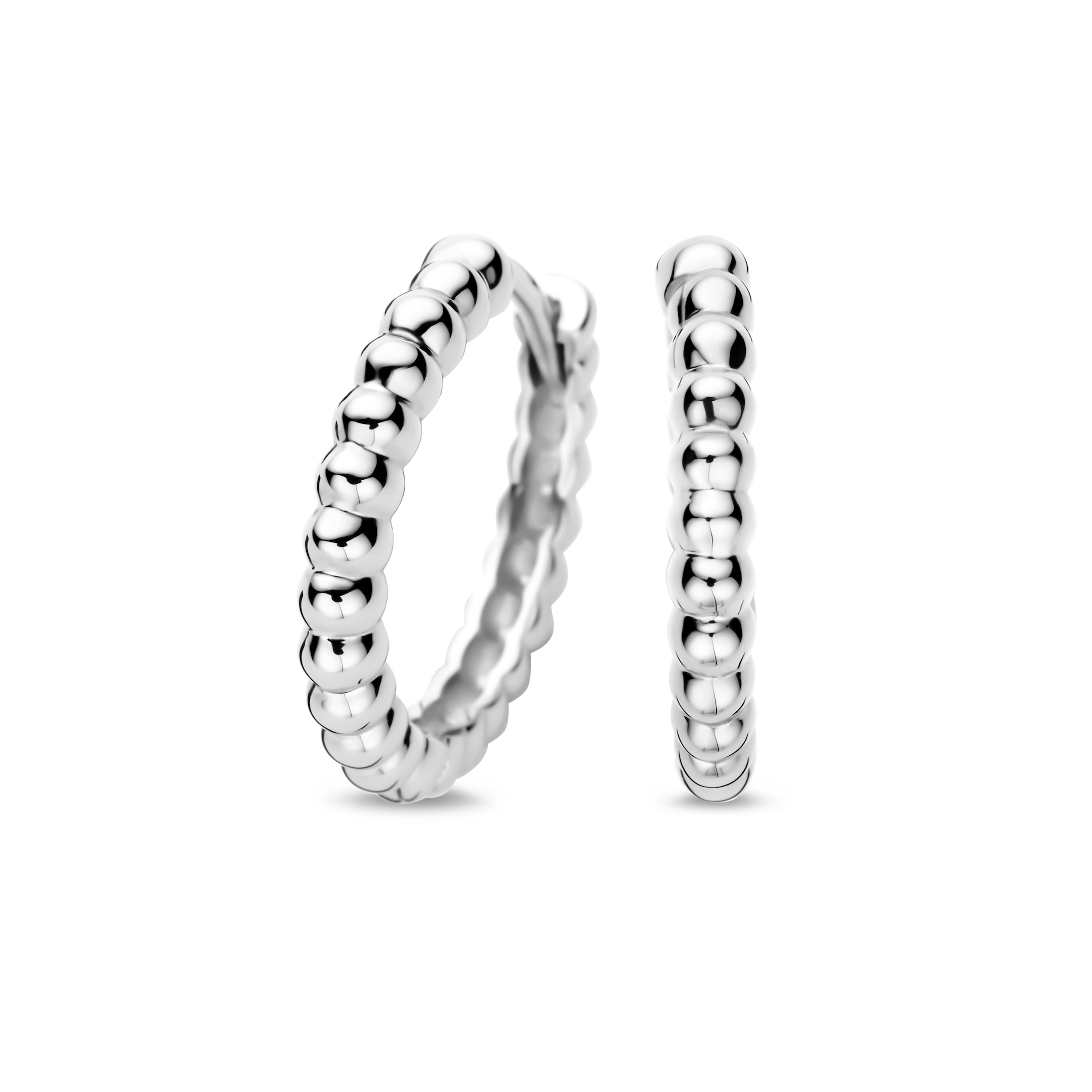Dit zijn oorbellen van het merk FJF Jewellery gemaakt voor dames.