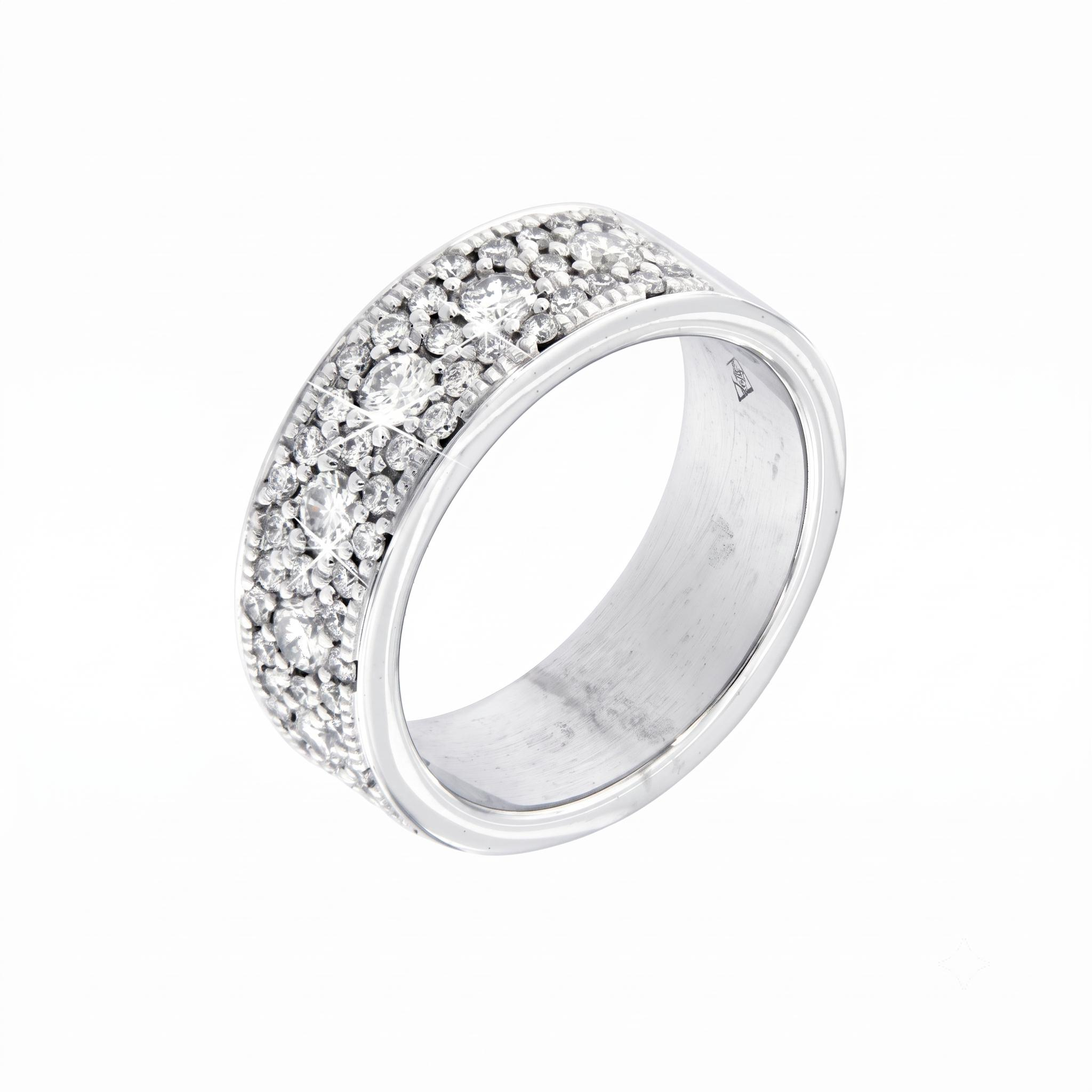 Een trouwring voor het leven. stevig gemaakt en met bijna 1 karaat aan diamant (briljant).