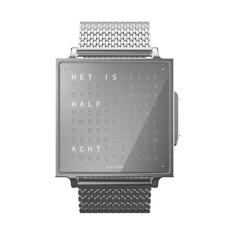 Dit QLOCKTWO FINE STEEL unisex horloge is online te bestellen op onze webshop. Sinds 2022 is het model grondig verfijnd om een nog naadlozere en hoogwaardige ervaring te bieden. Het modieuze model met het referentienummer QW38NL3BRBMBRN laat u op een bijzondere wijze de tijd aflezen. Vanaf de grijze wijzerplaat wordt de tijd aangegeven in letters in plaats van de combinatie van cijfers en wijzers. Het horloge is uitgerust met een gyroscoopsensor. Daardoor wordt de timer automatisch geactiveerd bij beweging en verschijnt de tijd wanneer u uw pols draait. Voor optimale leesbaarheid past de lichtintensiteit zich automatisch aan de omgeving aan. De ge&iuml;ntegreerde lichtsensor regelt de helderheid binnen milliseconden, zodat de weergave overdag helder blijft en in donkere omgevingen subtiel oogt. Waneer u het knopje aan de zijkant &eacute;&eacute;nmaal indruk ziet u de actuele maanstand. Wanneer u het knopje aan de zijkant van de horlogekast tweemaal indrukt wordt de datum weergegeven en als u de knop ingedrukt blijft houden, kunt u de seconden aflezen. Het horloge geeft de tijd aan met een interval van vijf minuten op het LED display en de tussenliggende minuten worden door de brandende punten weergegeven. Deze zijn te zien tussen de letters en de namen van de ontwerpers, welke Biegert & Funk zijn.