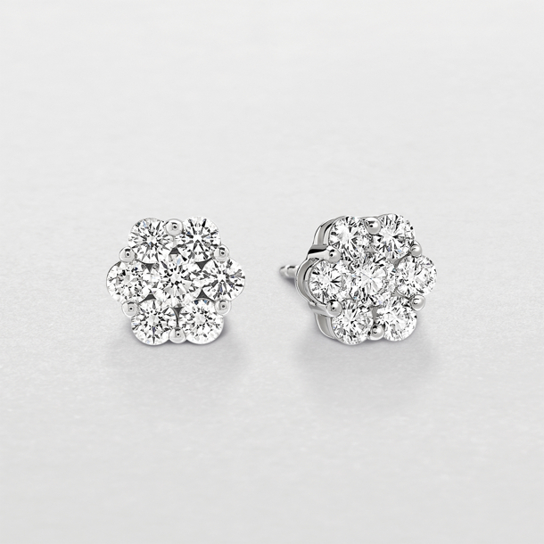 Witgouden oorstekers met diamanten 0.16ct in bloemvorm