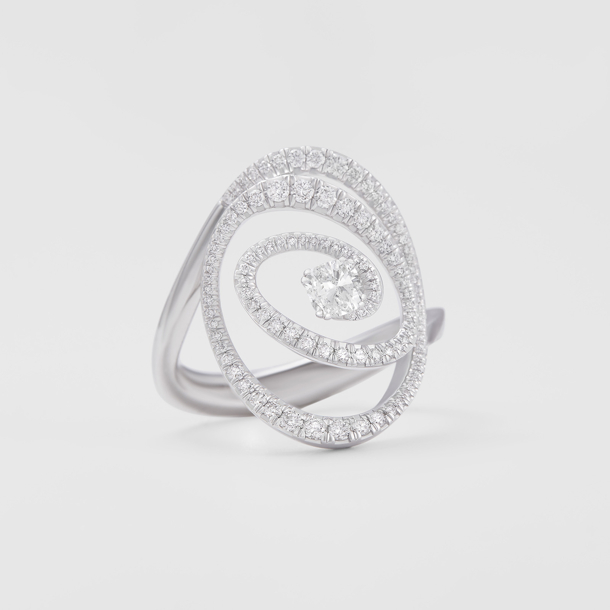 Witgouden ring , spiraalvorm met diamanten en centraal een vierkante diamant.