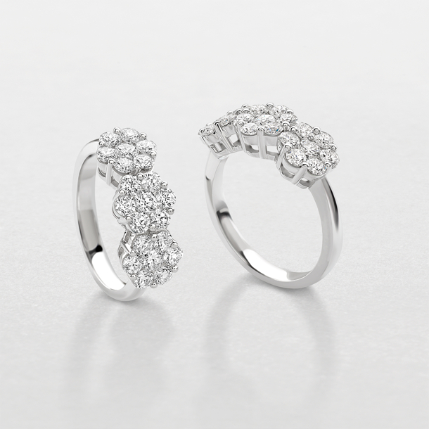 Giorgio Visconti ring in 18 karaat witgoud met schitterende diamanten in een elegant trilogie-ontwerp. Stijlvol, verfijnd en perfect voor elke dag met een luxueuze touch.