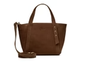 Ontdek de Suede Sydney Little Shopper

Afmeting :36 x 23 x 9 cm

Een stevige medium shopper van su&egrave;de met opvallende studs, ritssluiting, korte banden &eacute;n extra lange crossover band. Praktisch ingedeeld met insteekvakken en ritsvak
en een extra insteekvak met magneetsluiting voorop.

De Suede Sydney Little Shopper is de perfecte tas voor dagelijks gebruik. Deze mooie en stevige medium shopper combineert stijl met functionaliteit. De tas valt direct op door de studs aan de voorkant, wat zorgt voor een stoere en trendy uitstraling.

Dankzij de ritssluiting blijven al je spullen veilig opgeborgen. De korte banden maken de shopper comfortabel om in de hand of te dragen. Daarnaast wordt een extra lange crossover band meegeleverd, zodat je de tas ook crossbody kunt dragen voor extra gemak onderweg.

Aan de binnenkant biedt de Suede Sydney Little Shopper verrassend veel ruimte. Het ruime hoofdvak is praktisch ingedeeld met aan de ene kant twee insteekvakken voor kleinere essentials zoals je telefoon of sleutels, en aan de andere kant een afsluitbaar ritsvak voor waardevolle spullen.

Deze su&egrave;de shopper is ideaal voor werk, shoppen of een dagje uit en past moeiteloos bij iedere outfit.