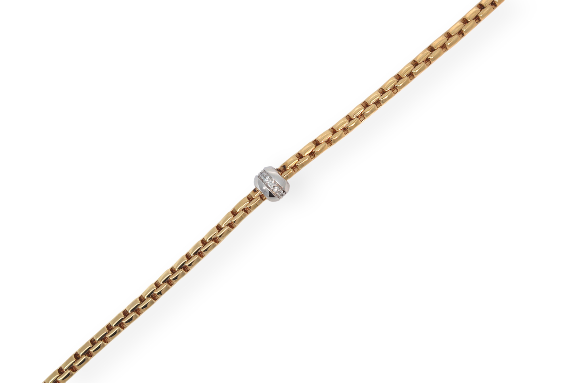 Een tijdloze geelgouden armband die elegantie en verfijning uitstraalt. Dankzij het klassieke ontwerp is dit sieraad perfect om dagelijks te dragen of te combineren met andere sieraden voor een stijlvolle look.