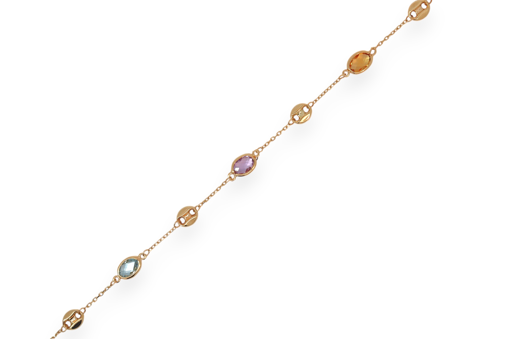 Deze verfijnde armband in 18 kt geelgoud combineert een fijne gouden schakel met elegante kleurstenen in zachte, harmonieuze tinten.
De subtiel gezette stenen geven het juweel een speelse maar luxueuze uitstraling, met een mooie balans tussen kleur en elegantie.
Een lichte en vrouwelijke armband die prachtig alleen gedragen wordt, maar ook stijlvol combineert met andere gouden juwelen.
