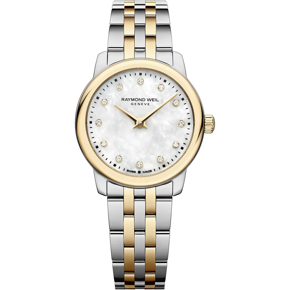 De Raymond Weil Toccata Lady Horloge (Model: 5024-STP-97081) biedt een elegante uitstraling met een parelmoeren wijzerplaat en sierdiamanten. De quartz uurwerk en saffierglas garanderen precisie en duurzaamheid. De horloge, vervaardigd uit roestvrij staal, is waterbestendig tot 5 ATM. Draag hem stijlvol bij formele of zakelijke outfits voor een verfijnde look. Labgrown Diamonds.