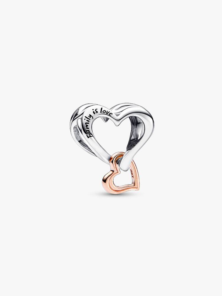 De Tweekleurige Opengewerkte Oneindigheid Hart Bedel is ge&iuml;nspireerd op een samenkomen van harten en oneindigheidsmotieven en is een eerbetoon aan de oneindige liefde van je familie. Het bovenste deel van de bedel is een sterlingzilver opengewerkt hart met een organische, zwierige vorm. Het is gehaakt door een kleiner hart dat is ros&eacute; verguld en dat je eeuwige band met je familie vertegenwoordigt. Het sterlingzilveren hart is afgewerkt met twee oneindigheidssymbolen en de inscriptie 'Family is love'. Draag aan je sieraden als herinnering aan hen die je na aan het hart liggen.


