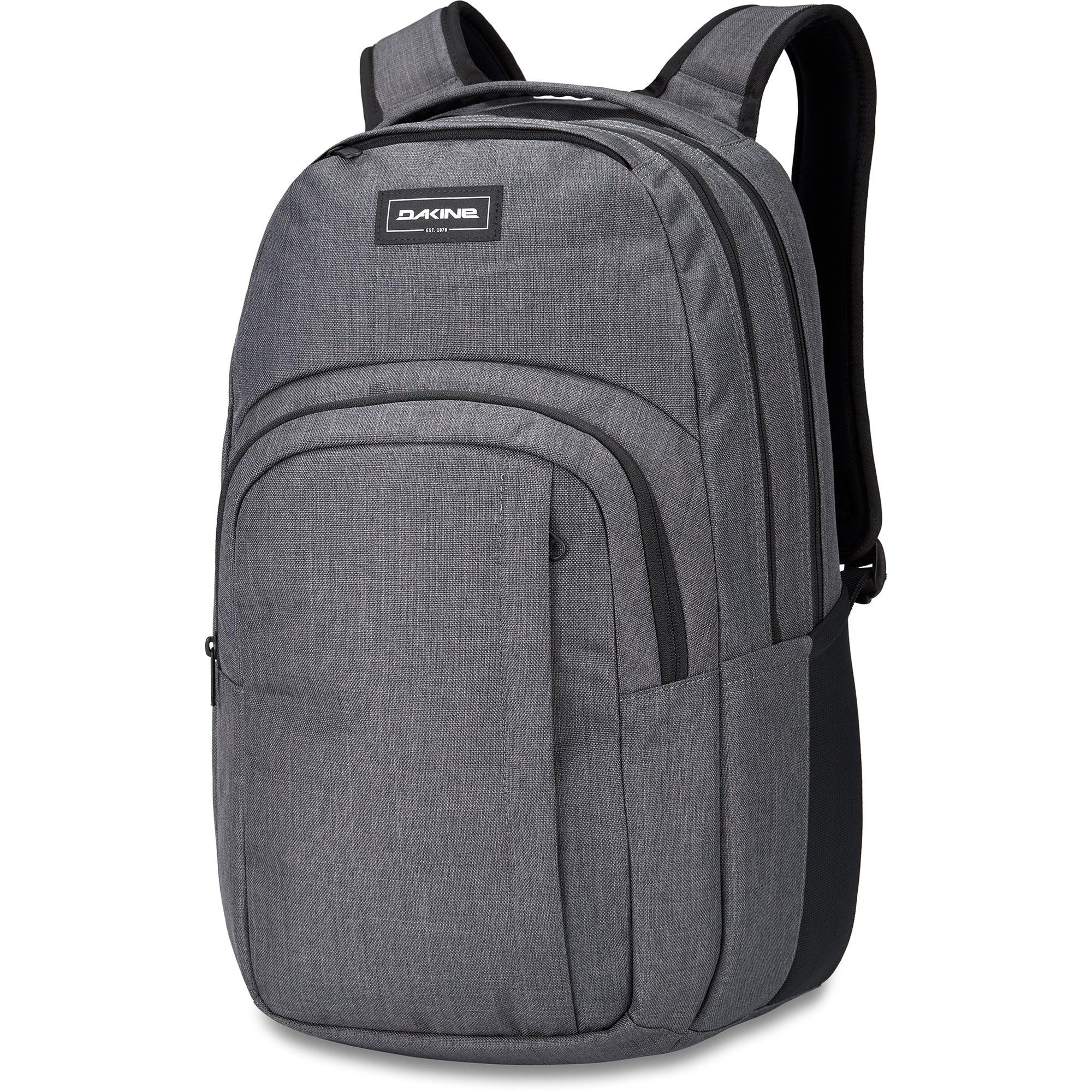 Grote Schoolrugzak met Laptopvak en Ge&iuml;soleerd Koelvak

Deze ruime, bestverkochte rugzak is perfect voor school, studie, werk en dagelijks gebruik. Dankzij de slimme indeling met meerdere opbergvakken houd je al je spullen overzichtelijk georganiseerd. Het gevoerde laptopvak, het ge&iuml;soleerde koelvak en de comfortabele pasvorm maken deze rugzak ideaal voor iedere dag.

Belangrijkste kenmerken
Ergonomisch S-vormig rugpaneel en schouderbanden voor optimaal draagcomfort.
Verstelbare borstband voor extra ondersteuning en stabiliteit.
Gevoerd laptopvak voor het veilig opbergen van je laptop.
Praktisch organizervak voor pennen, kabels en kleine accessoires.
Zacht gevoerd vak voor een zonnebril of andere kwetsbare spullen.
Ge&iuml;soleerd koelvak om lunch en drinken langer koel te houden.
Mesh zijvak voor een waterfles of paraplu.
Verstevigde, gevoerde bodem voor extra bescherming en een langere levensduur.
Materiaal
Buitenkant: 86% gerecycled polyester, 14% nylon
Voering: 58% polyester, 42% gerecycled polyvinylchloride (PVC)
Afmetingen en gewicht
Afmetingen: 52 x 33 x 21 cm
Gewicht: 0,76 kg
Waarom kiezen voor deze rugzak?

Deze grote rugzak combineert comfort, duurzaamheid en een praktische indeling. Met voldoende ruimte voor boeken, een laptop, lunch en andere dagelijkse benodigdheden is hij ideaal als schoolrugzak, laptoprugzak, rugzak voor studenten of dagelijkse rugzak. Verkrijgbaar in verschillende kleuren en prints, zodat je altijd een model vindt dat bij jouw stijl past.