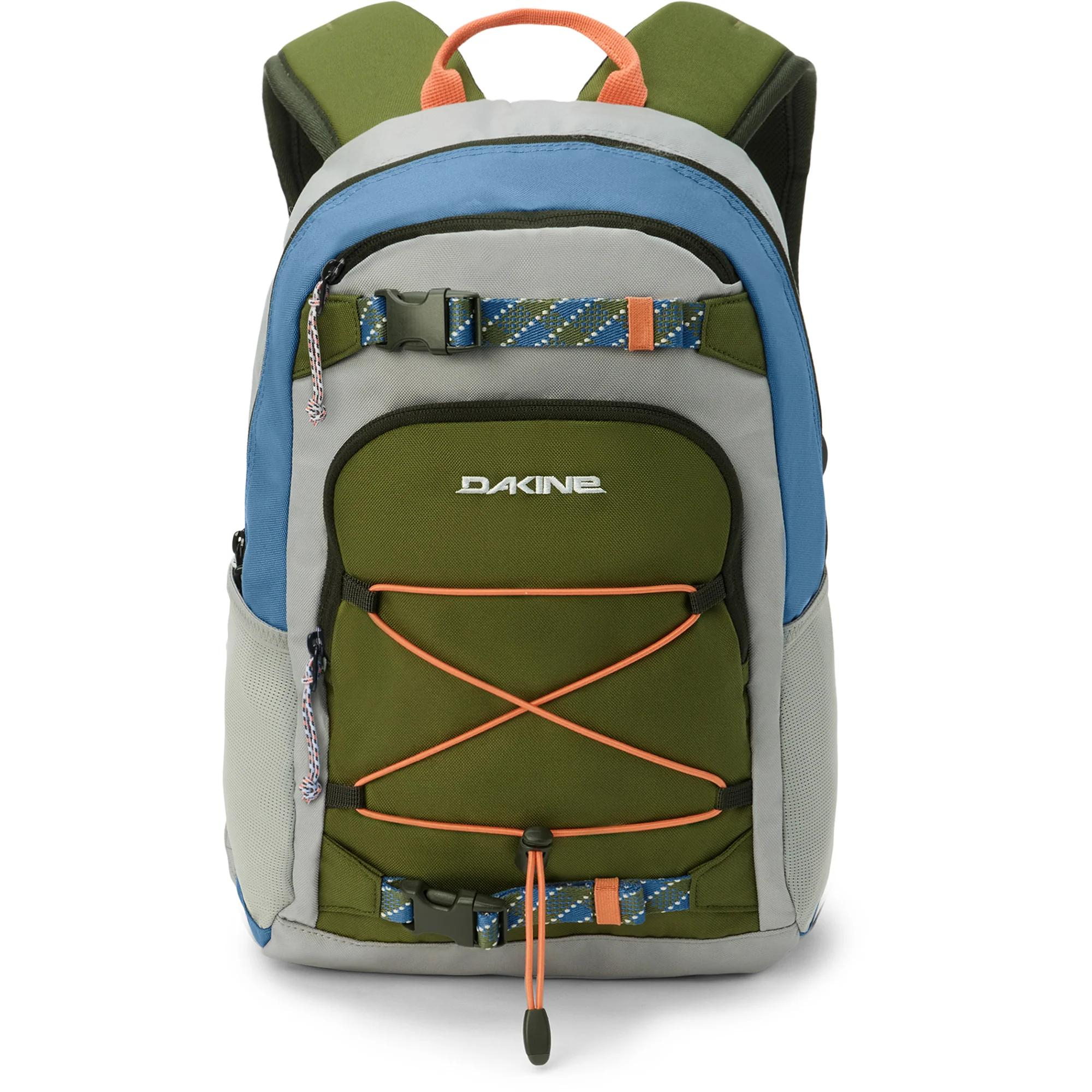 Grom Backpack 2.0 13L &ndash; Compacte en veelzijdige rugzak

De Grom Backpack 2.0 13L is een compacte, lichte en praktische rugzak voor dagelijks gebruik, school, dagtrips of outdooractiviteiten. Dankzij het slimme ontwerp en de handige opbergmogelijkheden neem je al je essentials comfortabel mee.

Belangrijkste kenmerken

Verstelbare borstband met ge&iuml;ntegreerd veiligheidsfluitje.

Zacht gevoerd fleecevak voor een zonnebril of andere kwetsbare spullen.

Stevige cargobanden met gespsluiting voor extra opbergmogelijkheden.

Externe elastische bungee-opslag voor een jas, handdoek of andere uitrusting.

Mesh zijvakken voor een drinkfles of kleine accessoires.

Specificaties

Inhoud: 13 liter

Afmetingen: 41 x 31 x 17 cm

Gewicht: 0,36 kg

Waarom kiezen voor de Grom Backpack 2.0 13L?

De Grom Backpack 2.0 13L combineert een lichtgewicht ontwerp met slimme functionaliteit. De verstelbare borstband zorgt voor extra draagcomfort, terwijl de verschillende opbergvakken en elastische buitenopslag voldoende ruimte bieden voor je dagelijkse benodigdheden. Ideaal als schoolrugzak, dagrugzak, wandelrugzak of voor een dagje strand.

