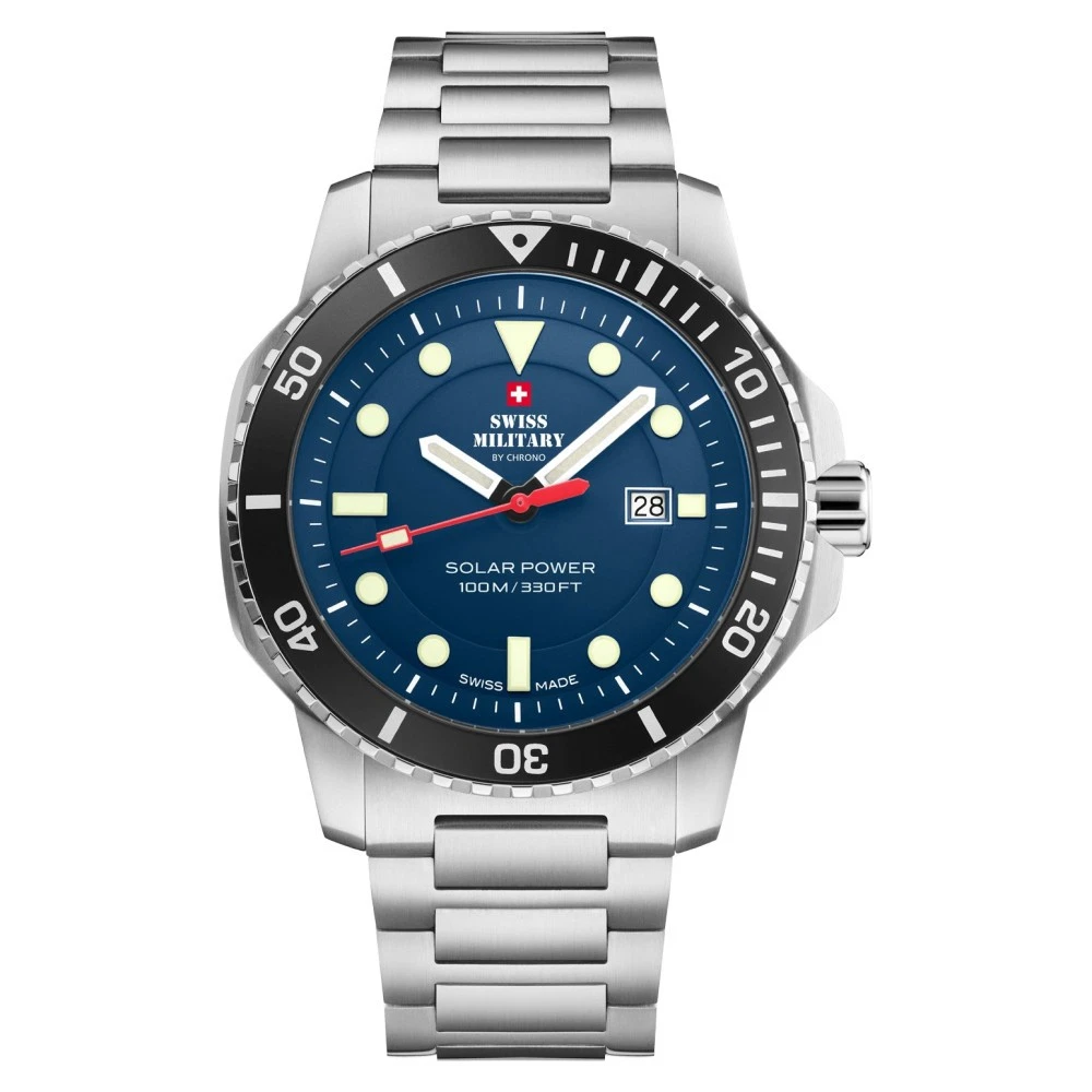 Die Herrenuhr Solar Swiss Military 50-SMS34102.02, besticht durch ein 43 mm Edelstahlgeh&auml;use und -armband in Silber. Ausgestattet mit kratzfestem Saphirglas, Automatikwerk und Datumsfunktion, bietet sie Wasserbest&auml;ndigkeit bis 10 ATM. Ideal f&uuml;r den t&auml;glichen Gebrauch und formelle Anl&auml;sse tr&auml;gt man sie stilvoll zu eleganter oder Business u. Casual Kleidung. Zustand: Neu.