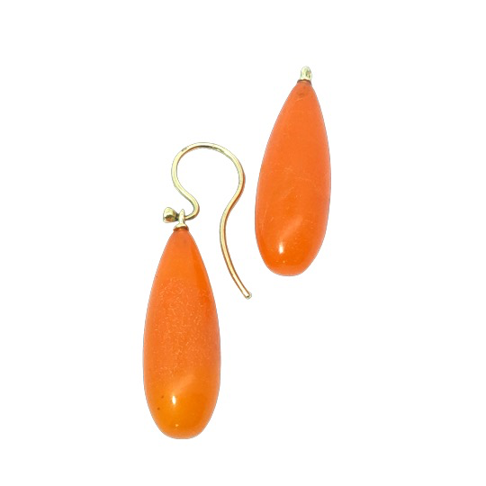 Der Bernsteinpampel Orange, Modellnummer PAMPEL BERNSTEIN ORANGE, AU750, zeichnet sich als eleganter Schmuckanh&auml;nger aus. Gefertigt aus 18 Karat Gold, strahlt der Anh&auml;nger mit einem warmen, goldenen Glanz. Passend dazu unsere Ohrb&uuml;gel in Au 750 mit Brillant 17846