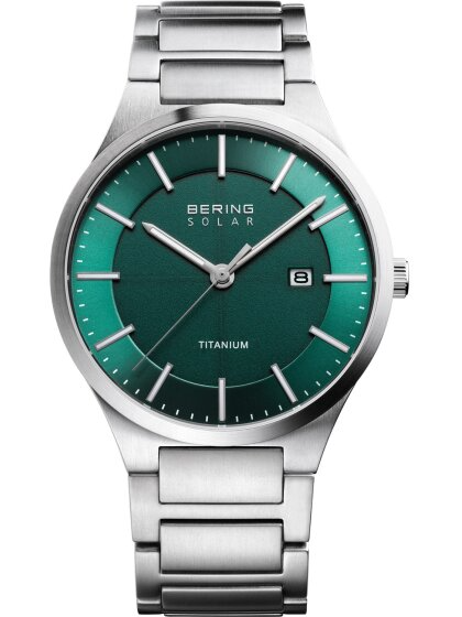 Bering horloge, voorzien van saffier glas. Solar klokje met een titanium band. 