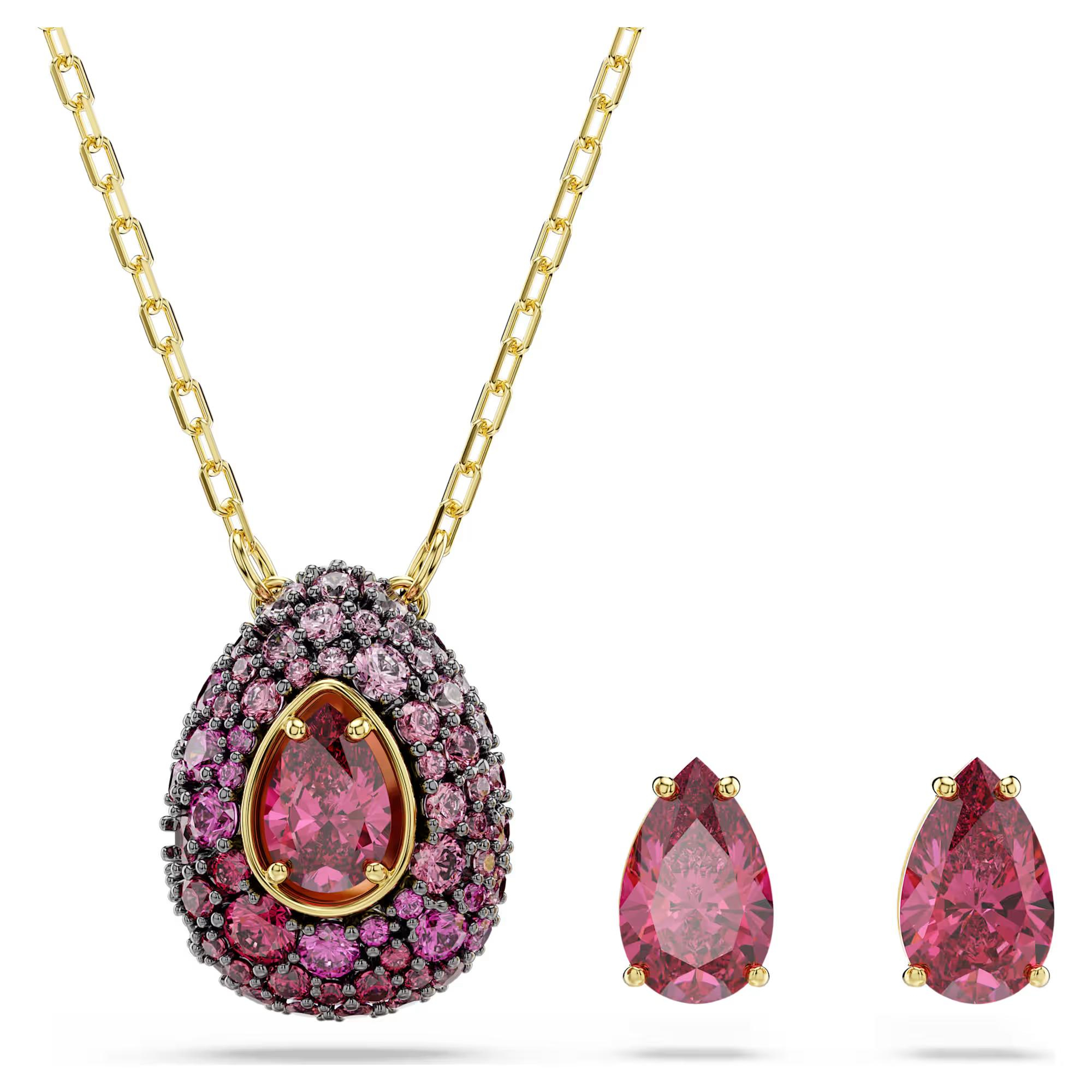 Deze kleurrijke Sublima-set viert levendige zelfexpressie. De set bestaat uit oorbellen en een hanger, en elk sieraad is gemaakt met een verloop van rode Swarovski Zirkonia die schitteren met een zelfverzekerde intensiteit. De Sublima-sieraden zijn ge&iuml;nspireerd door de eb en vloed van de natuur en zorgen voor een magisch effect dat in elk product tot leven komt door organische vormen en beeldschone precisieslijpvormen.

Artikelnr.: 5752883
Collectie:  Sublima
Ketting lengte: 42 - 49 cm
Formaat motief: 1.6 x 1.2 cm
Oorbellen: 0.8 x 0.4 cm
Materiaal:  18k gouden afwerking, Cubic zirconia
Kleur:  Rood
Type sluiting:  Karabijn