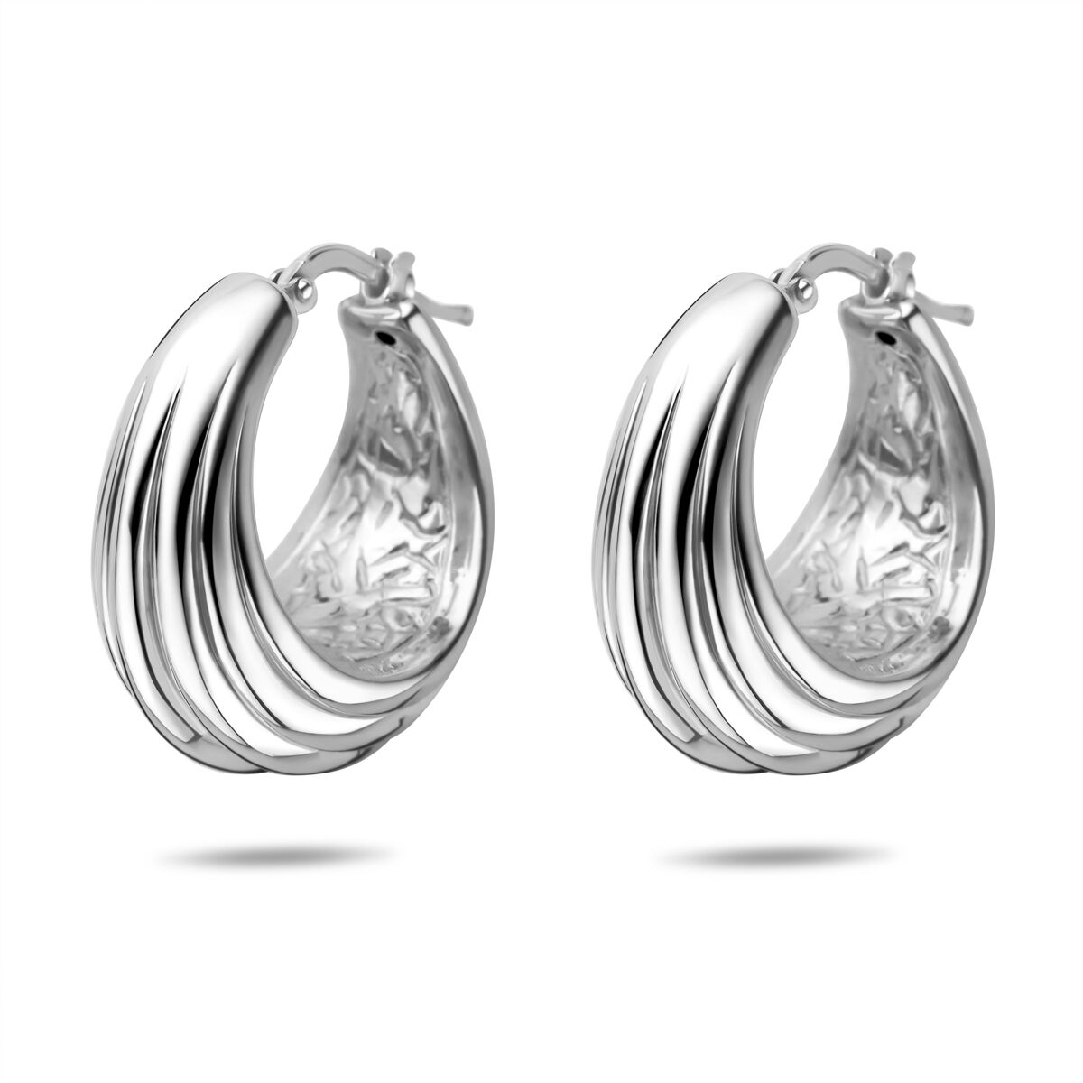 Gerhodineerd 925 zilveren oorringen met een afmeting van 25.5x14mm.