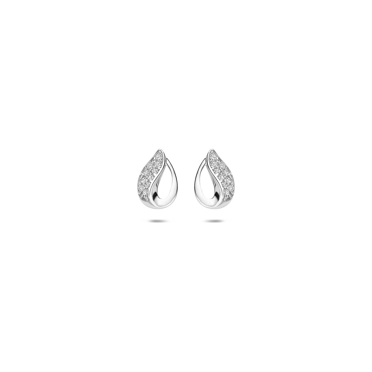 Gerhodineerd  925 zilveren oorknoppen met zirkonia. De oorknoppen hebben een afmeting van 8.5x5.5mm.