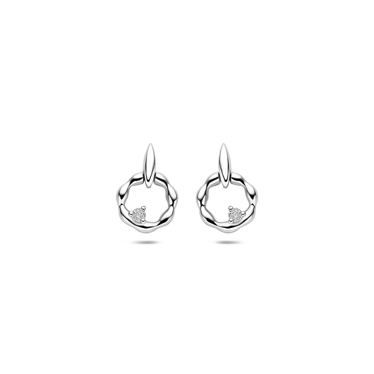 Gerhodineerd 925 zilveren oorhangers met zirkonia. De oorhangers hebben een diameter van 8mm en een totale hoogte van 11mm.