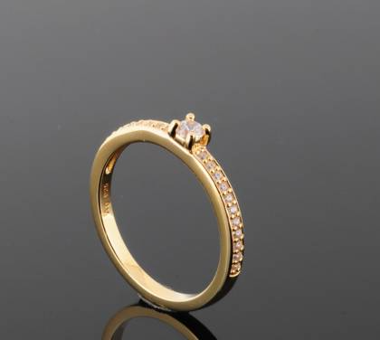 Der Ring GP Zirkonia Gr&ouml;&szlig;e 58 (Modellnummer 746432058) ist ein stilvolles Schmuckst&uuml;ck unbekannter Marke. Er geh&ouml;rt zur Kategorie JEWEL und ist speziell als normaler Anlassring konzipiert. Dieser Ring passt ideal zu allt&auml;glichen Outfits und kann allein oder in Kombination mit anderen Ringen getragen werden, um einen eleganten Look zu erzielen.