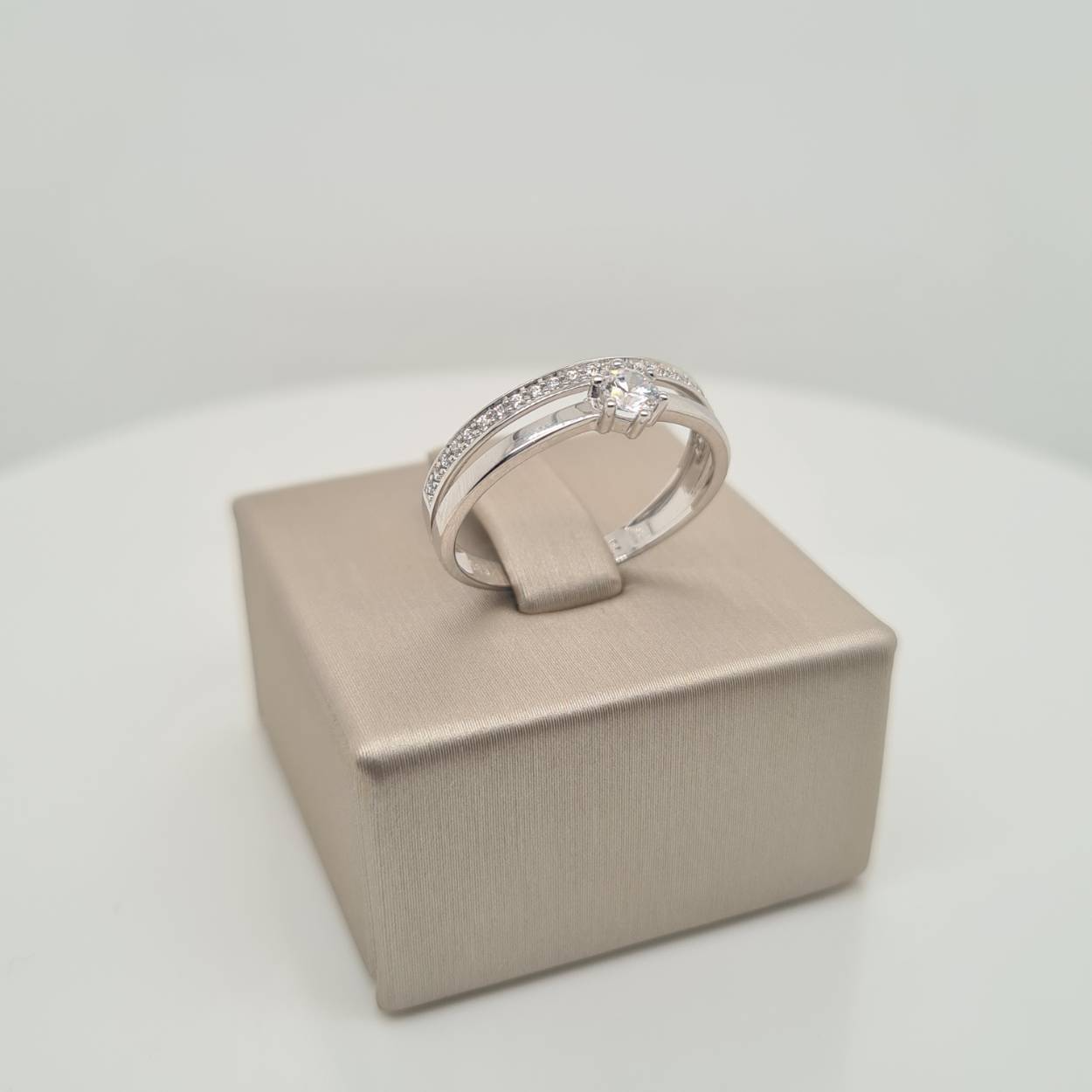 14krt gouden ring met zirkonia