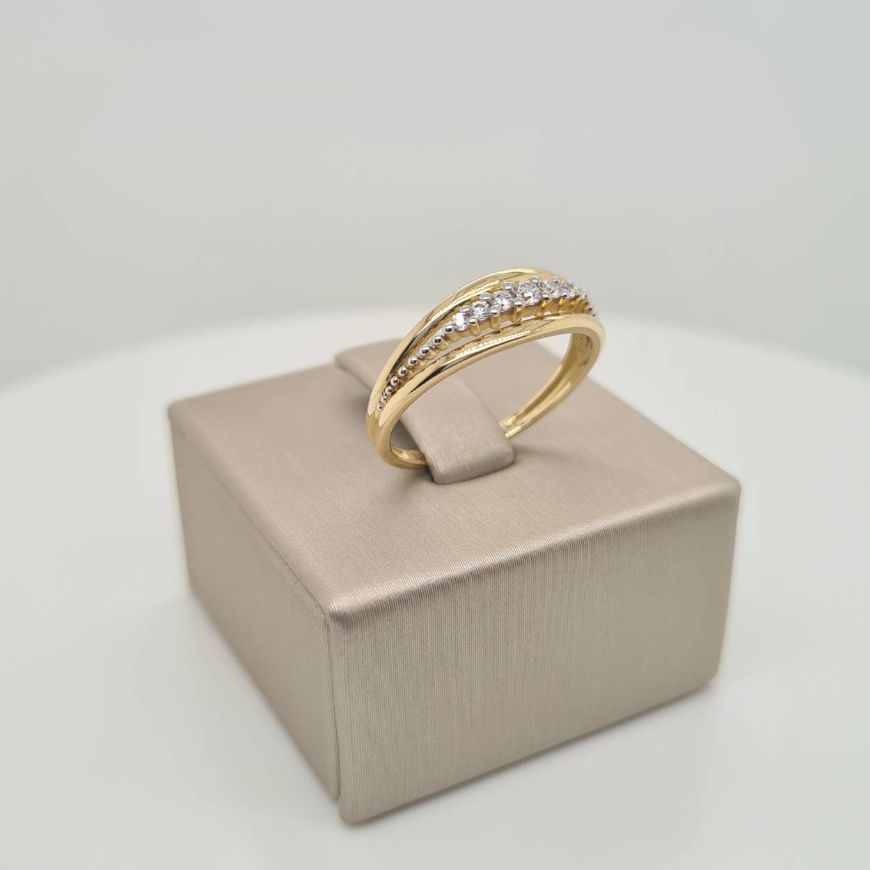 14krt gouden ring met diamant