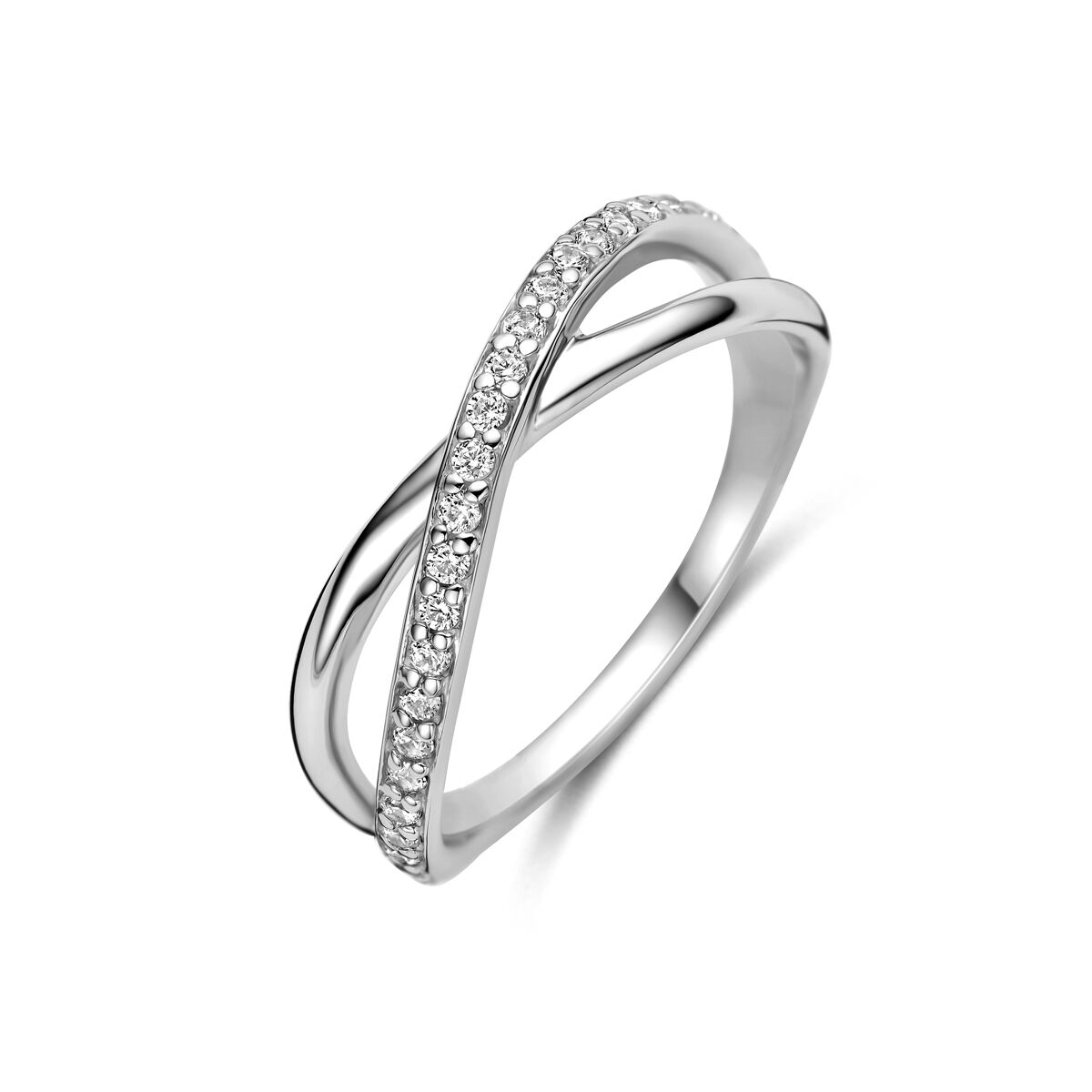 Gerhodineerd 925 zilveren ring met zirkonia. De ring heeft een breedte van 5.5mm.
