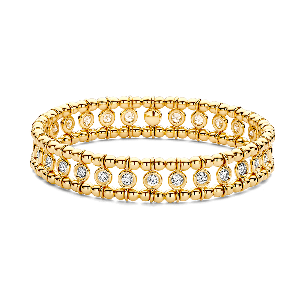 De Hulchi Belluni armband is een exclusieve armband vervaardigd uit 18 karaat geelgoud, waarin tijdloze elegantie en verfijnd vakmanschap samenkomen. Dankzij de hoogwaardige afwerking en het gebruik van 18 karaat goud is dit een duurzaam juweel dat generaties lang gekoesterd kan worden. Een prachtig cadeau of een waardevolle aanvulling op uw eigen sieradencollectie.