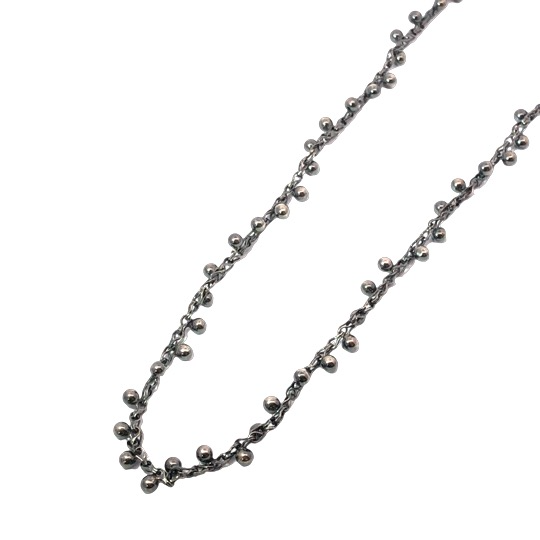Die K&uuml;gelchenkette Ag 925 oxyd. ist eine elegante Silberkette mit einer L&auml;nge von 45 cm. Hergestellt aus oxidiertem Sterlingsilber (Ag 925), verleiht sie jedem Outfit einen Hauch von Raffinesse. Perfekt f&uuml;r den t&auml;glichen Gebrauch oder besondere Anl&auml;sse, kann sie alleine getragen oder mit Anh&auml;ngern kombiniert werden, um einen individuellen Look zu kreieren. Ideal f&uuml;r Schmuckliebhaber!
