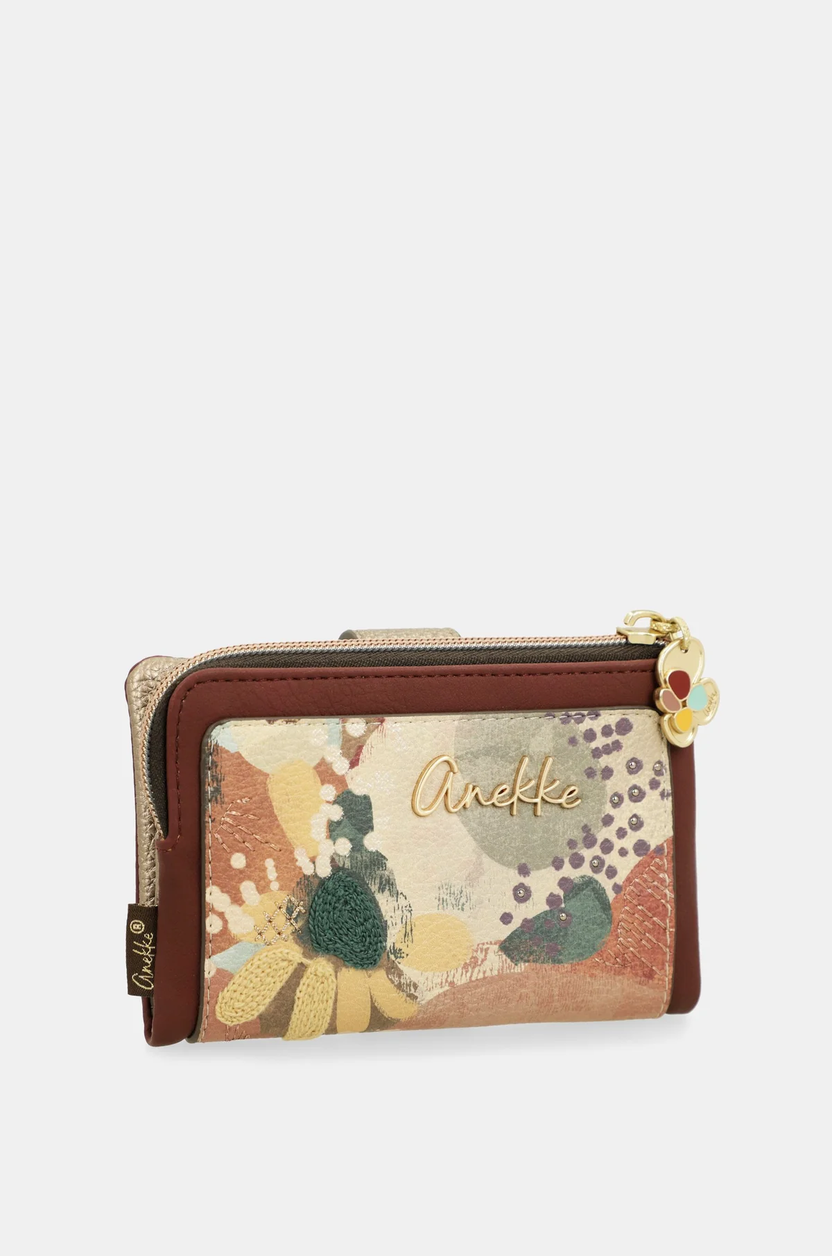 Anekke kleine accessoires en portemonnees
Met de kleine accessoires en portemonnees van Anekke voeg je stijl en karakter toe aan elke dag. De collectie bestaat uit portemonnees, pasjeshouders, sleutelhangers, etuis en andere praktische accessoires met de herkenbare, artistieke uitstraling van Anekke.

Of je nu op zoek bent naar een compacte portemonnee voor dagelijks gebruik of een bijzonder cadeau, Anekke combineert kwaliteit, functionaliteit en een uniek design. Dankzij de hoogwaardige afwerking en prachtige details zijn deze accessoires niet alleen handig, maar ook echte blikvangers.

Waarom kiezen voor Anekke accessoires?

Unieke en artistieke ontwerpen
Hoogwaardige materialen en afwerking
Praktische indeling voor dagelijks gebruik
Perfect als cadeau of om jezelf te verwennen
Ontdek de nieuwste collectie Anekke kleine accessoires en portemonnees en kies jouw favoriete model. Met een Anekke accessoire ga je altijd stijlvol de deur uit.