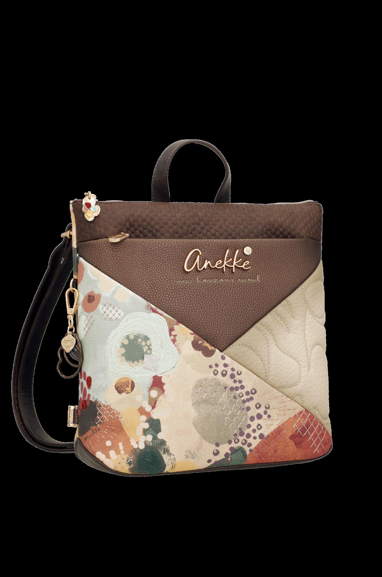 Anekke Crossbody Tas &ndash; Nederland Collectie | Stijlvol, Praktisch & Uniek
Ontdek de charme van Nederland met deze prachtige Anekke crossbody tas uit de nieuwste reiscollectie. Tijdens haar bijzondere wereldreis doet Anekke ook Nederland aan. De tas is ge&iuml;nspireerd op de schoonheid, cultuur en sfeer van ons land en vertelt, zoals je van Anekke gewend bent, een uniek verhaal vol details.

Deze compacte schoudertas is ideaal voor dagelijks gebruik. Dankzij het verstelbare schouderhengsel draag je de tas comfortabel crossbody, terwijl de handige vakindeling voldoende ruimte biedt voor je telefoon, portemonnee, sleutels en andere dagelijkse benodigdheden. De hoogwaardige afwerking, kleurrijke prints en verfijnde borduursels maken deze tas tot een echte blikvanger.

Of je nu een dagje gaat winkelen, een stedentrip maakt of op zoek bent naar een stijlvolle tas voor iedere dag, deze Anekke crossbody combineert functionaliteit met een bijzonder design.

Kenmerken
Originele Anekke Nederland-collectie
Verstelbare crossbody schouderband
Praktische vakindeling met ritssluiting
Hoogwaardige afwerking met unieke Anekke-details
Compact formaat voor dagelijks gebruik