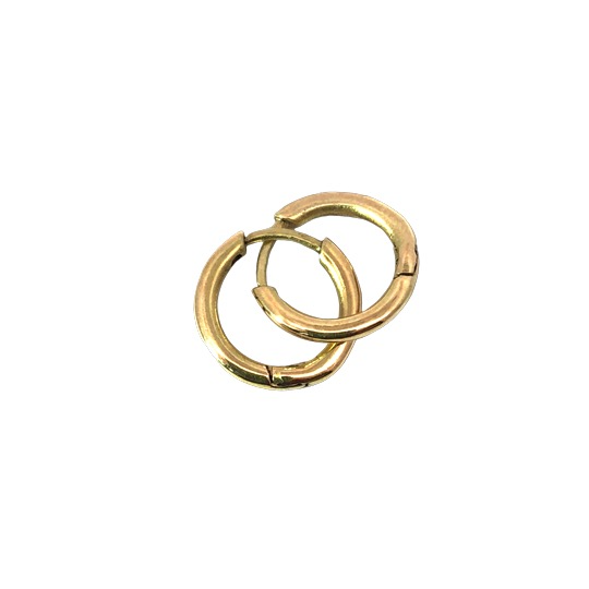 Diese 750er Gold-Creolen sind ein eindrucksvolles Schmuckst&uuml;ck f&uuml;r jeden Anlass. Als Ohrstecker kategorisiert, bieten sie eleganten und zeitlosen Stil. Perfekt, um jedes Outfit aufzuwerten, sei es im B&uuml;ro oder bei festlichen Anl&auml;ssen. Tragen Sie sie allein oder kombinieren Sie sie mit weiteren Schmuckst&uuml;cken f&uuml;r einen individuellen Look.