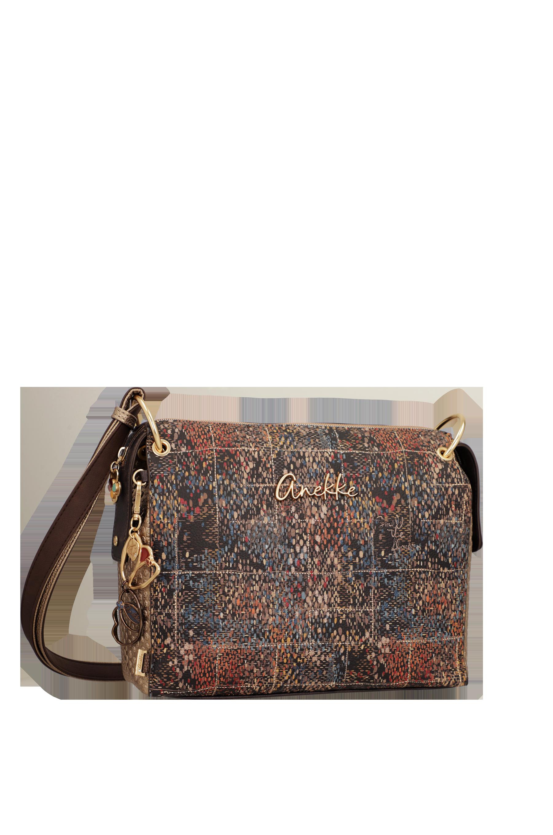Anekke Crossbody Tas &ndash; Nederland Collectie | Stijlvol, Praktisch & Uniek
Ontdek de charme van Nederland met deze prachtige Anekke crossbody tas uit de nieuwste reiscollectie. Tijdens haar bijzondere wereldreis doet Anekke ook Nederland aan. De tas is ge&iuml;nspireerd op de schoonheid, cultuur en sfeer van ons land en vertelt, zoals je van Anekke gewend bent, een uniek verhaal vol details.

Deze compacte schoudertas is ideaal voor dagelijks gebruik. Dankzij het verstelbare schouderhengsel draag je de tas comfortabel crossbody, terwijl de handige vakindeling voldoende ruimte biedt voor je telefoon, portemonnee, sleutels en andere dagelijkse benodigdheden. De hoogwaardige afwerking, kleurrijke prints en verfijnde borduursels maken deze tas tot een echte blikvanger.

Of je nu een dagje gaat winkelen, een stedentrip maakt of op zoek bent naar een stijlvolle tas voor iedere dag, deze Anekke crossbody combineert functionaliteit met een bijzonder design.

Kenmerken
Originele Anekke Nederland-collectie
Verstelbare crossbody schouderband
Praktische vakindeling met ritssluiting
Hoogwaardige afwerking met unieke Anekke-details
Compact formaat voor dagelijks gebruik