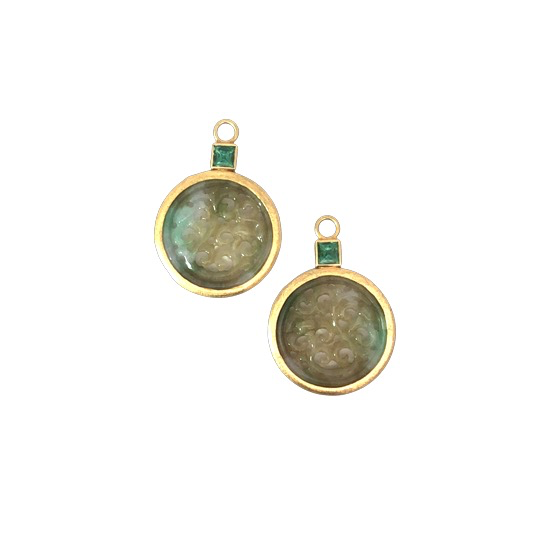 Der Ohrschmuck Jade/Smaragd mit der Modellnummer OHRSCHMUCK JADE ist ein eleganter Anh&auml;nger, der in der Kategorie Schmuck eingeordnet ist. Er besteht aus hochwertigem Jade und Smaragd und ist perfekt als Hingucker f&uuml;r jeden Anlass. Tragen Sie diesen Anh&auml;nger mit einem schlichten Oberteil oder Kleid, um seinen Glanz optimal zur Geltung zu bringen. Passend dazu Klappcreolen 20745