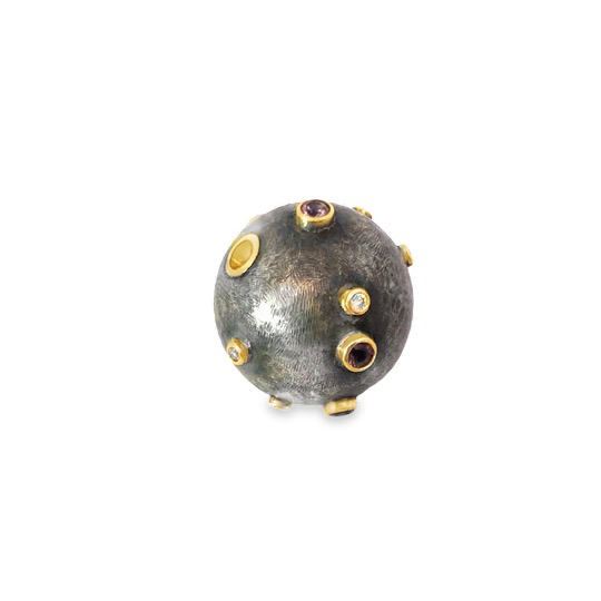 Produktmerkmale: Die Schlie&szlig;e Phantasie in Silber/Gold mit Brillanten ist ein hochwertiges Schmuckst&uuml;ck der Modellnummer SCHLIESSE KUGEL. Kategorie: JEWEL. 

Trageempfehlung: Am besten kombinierbar mit eleganten Halsketten oder Armb&auml;ndern, um jedem Outfit ein luxuri&ouml;ses Highlight zu verleihen. Ideal f&uuml;r besondere Anl&auml;sse oder um allt&auml;glichem Look einen Hauch von Glamour zu verleihen.