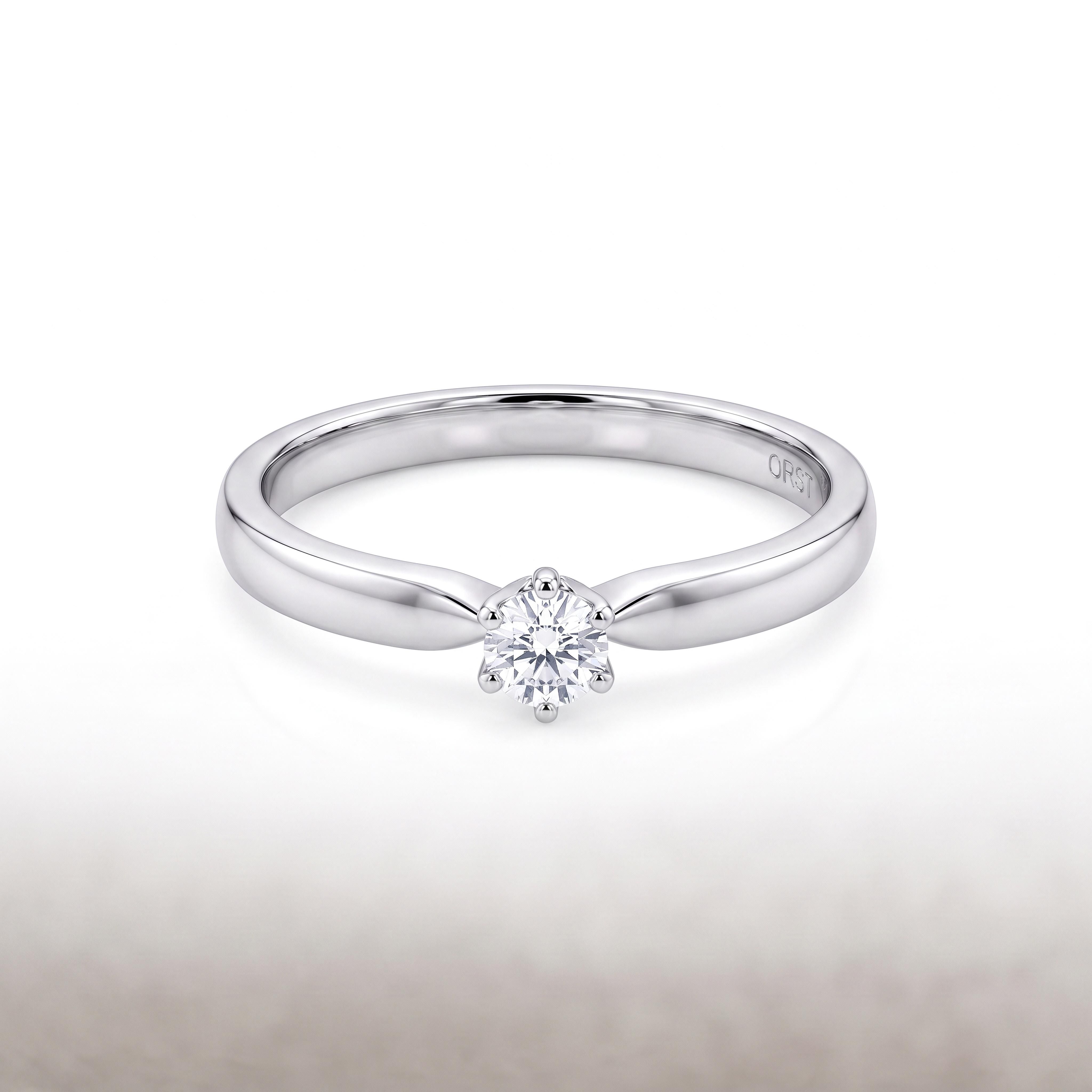 Tijdloze Elegance: Subtiele 14 Karaat Witgouden Solitaire Ring (0.08ct G-Kleur)
Zoek je een stijlvolle, ingetogen witgouden verlovingsring met een verfijnde uitstraling? Deze klassieke solitaire ring van Juwelier Rijk Amsterdam is een symbool van pure elegantie en subtiele luxe.

Het stralende middelpunt is een 0.08 caraat briljant geslepen natuurlijke diamant met de mooie G-kleur (fijn wit). De steen wordt veilig gedragen in een traditionele 6-potige zetting, wat zorgt voor een uitstekende lichtinval en een prachtig vonkelend effect. De glad afgewerkte, toelopende witgouden band accentueert de diamant op een elegante manier.

Duurzaam & Comfortabel voor Dagelijks Gebruik
Vervaardigd uit hoogwaardig massief 14 karaat witgoud (585). Door het slanke en doordachte ontwerp zit de ring uitermate comfortabel om de vinger en is hij uitstekend geschikt om elke dag te dragen of perfect te combineren met een aangeschoven trouwring.