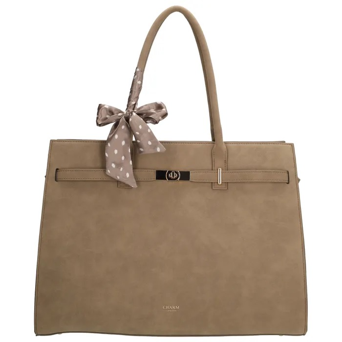 Charm London The Hamptons Village Laptoptas 15,6 inch &ndash; Stijlvolle Werktas Dames
Op zoek naar een stijlvolle laptoptas voor een 15,6 inch laptop? De Charm London The Hamptons Village laptoptas combineert een elegant design met een praktische indeling. Deze ruime werktas voor dames is perfect voor kantoor, studie of dagelijks gebruik en biedt voldoende ruimte voor je laptop en andere benodigdheden.
De tas is voorzien van een gewatteerd laptopvak dat geschikt is voor laptops tot 15,6 inch (34,5 x 19,4 cm). Dankzij de slimme indeling met een telefoonvak, pennenvakken, een binnenvak met rits en een praktisch tussenritsvak houd je al je spullen overzichtelijk georganiseerd. Het extra ritsvak aan de achterzijde biedt snelle toegang tot items die je vaak gebruikt.
De sierlijke sluiting aan de voorzijde en het stijlvolle sjaaltje geven deze Charm London laptoptas een luxe en vrouwelijke uitstraling. Met de verstelbare en afneembare schouderband draag je de tas comfortabel in de hand of als schoudertas.
Voordelen
Geschikt voor laptops tot 15,6 inch (34,5 x 19,4 cm)
Ideale werktas dames voor werk, studie en dagelijks gebruik
Gewatteerd laptopvak voor optimale bescherming
Praktisch tussenritsvak voor extra opbergruimte
Binnenvak met rits, telefoonvak en pennenvakken
Ritsvak aan de achterzijde voor snelle toegang
Verstelbare en afneembare schouderband
Elegante sluiting en decoratief sjaaltje
Stijlvol en functioneel ontwerp van Charm London
Trefwoorden: Charm London laptoptas, laptoptas 15,6 inch, werktas dames, schoudertas laptop, zakelijke damestas, laptoptas dames, elegante werktas, laptoptas met schouderband.