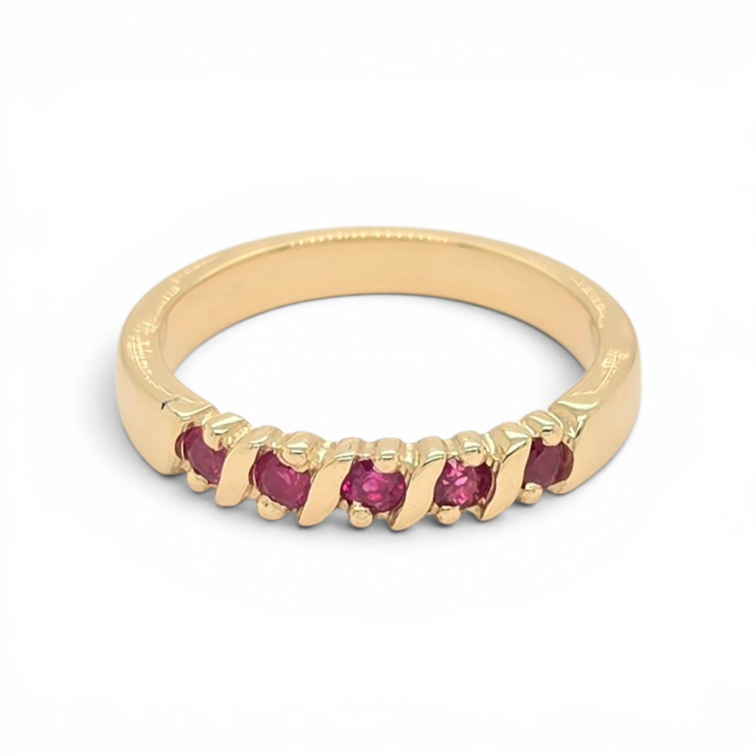 14kt gouden ring met 5x 2.5mm robijn