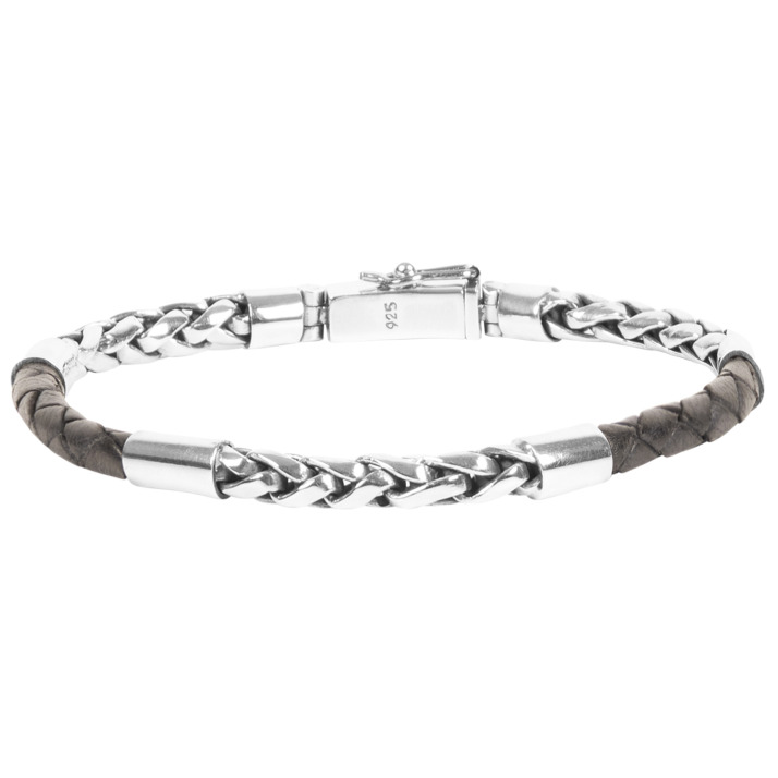 De Armband Rome-KPR, modelnummer 32152482-0147, is een elegante armband van een ongedefinieerd merk. Deze armband valt onder de categorie "Jewel" en is een "Bracelet" type sieraad. Draag deze verfijnde armband om je pols voor een stijlvolle uitstraling bij zowel casual als formele gelegenheden. Voeg een vleugje elegantie toe aan elke outfit!