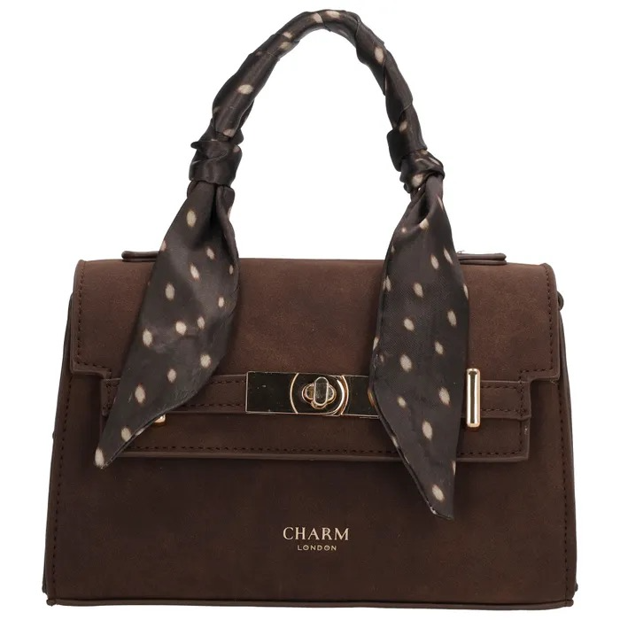 Charm London The Hamptons Village Handtas &ndash; Stijlvolle Damestas van PU Su&egrave;de
De Charm London The Hamptons Village handtas is een elegante damestas die stijl en functionaliteit perfect combineert. Gemaakt van hoogwaardig PU su&egrave;de en afgewerkt met luxe gouden hardware, is deze tas ideaal voor dagelijks gebruik of een avondje uit.
De overslag met druksluiting en extra ritssluiting zorgen ervoor dat je spullen veilig opgeborgen blijven. Binnenin vind je een ritsvak en een telefoonvak om je essentials overzichtelijk op te bergen. Dankzij de verstelbare en afneembare schouderband draag je de tas comfortabel als schoudertas of crossbody. Het decoratieve sjaaltje geeft de tas een stijlvolle finishing touch.
Kenmerken
Gemaakt van hoogwaardig PU su&egrave;de
Verstelbare en afneembare schouderband
Overslag met druksluiting en extra ritssluiting
Binnenvak met rits en telefoonvak
Luxe gouden hardware
Decoratief sjaaltje
Afmetingen: 23 x 14 x 4 cm
Zoekwoorden: Charm London handtas, damestas, PU su&egrave;de handtas, schoudertas dames, crossbody tas, elegante damestas.