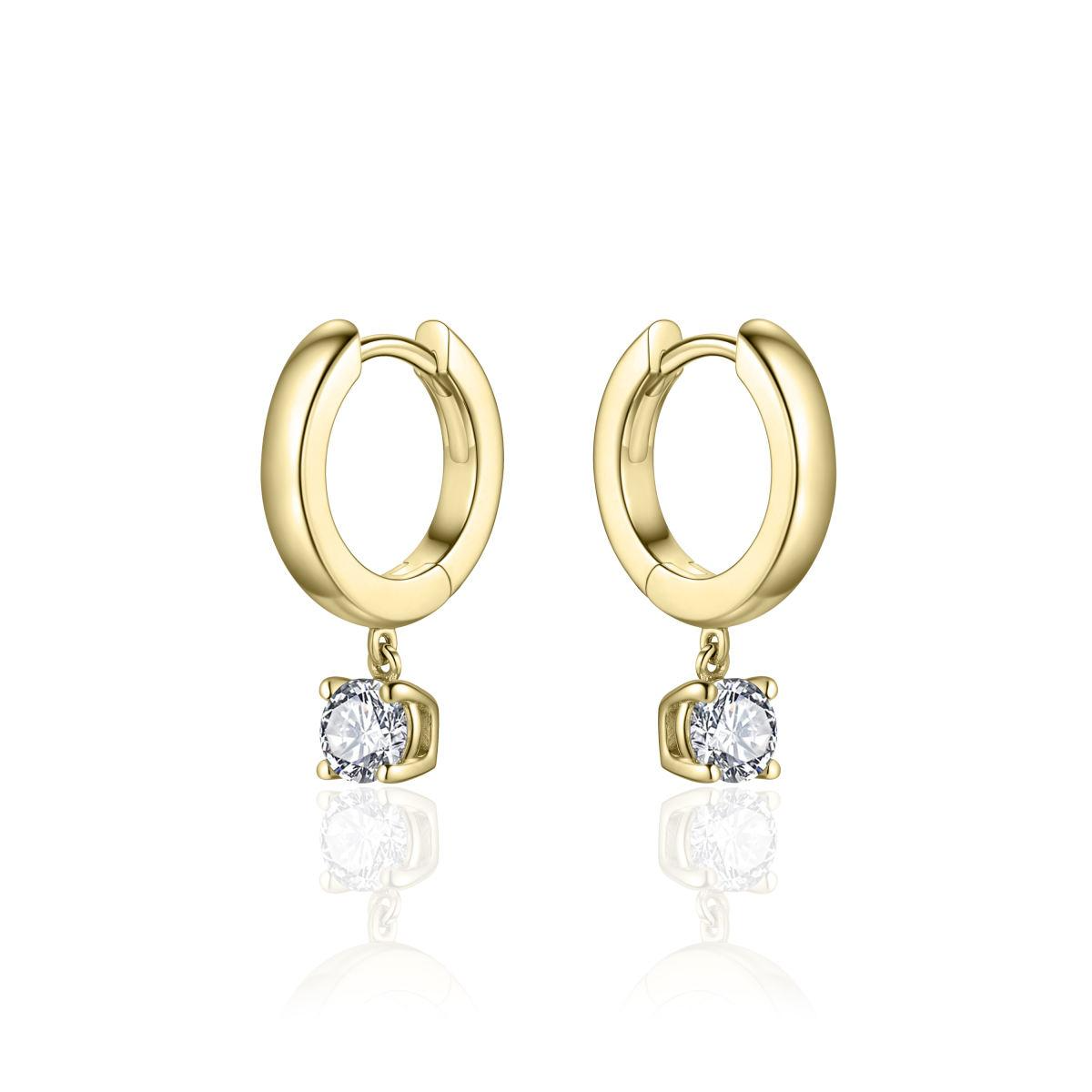 De Gisser zilver vergulde oorcreolen met zirkonia 5mm, modelnummer KC1009Y, zijn prachtige creolen gemaakt van verguld zilver. Ze zijn voorzien van fonkelende zirkonia-stenen die elegantie toevoegen. Draag deze creolen om een verfijnde en chique look te cre&euml;ren voor zowel dagelijkse als speciale gelegenheden. Perfecte aanvulling op elke sieradencollectie voor stijlvolle flair.