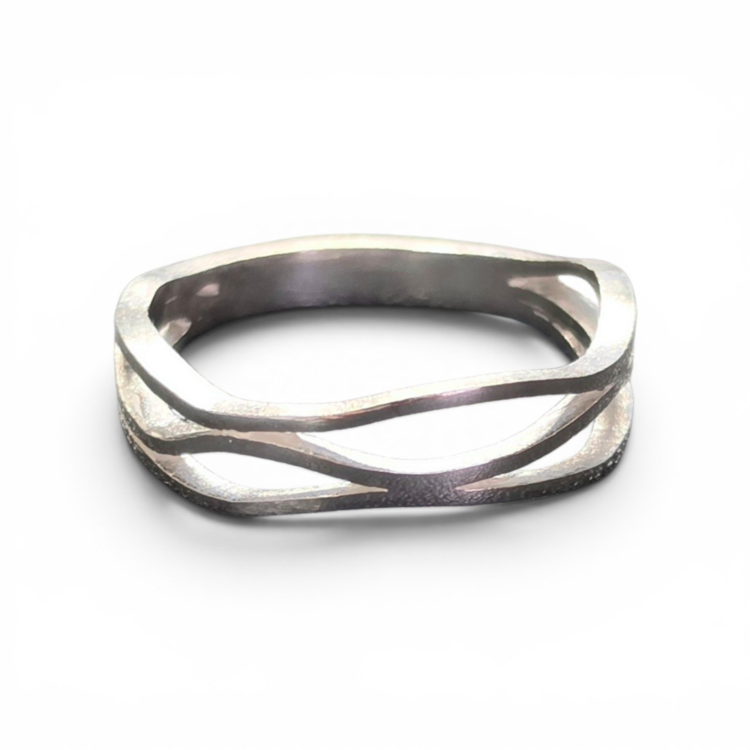 Zilveren ring uit eigen atelier van de collectie "Waves"