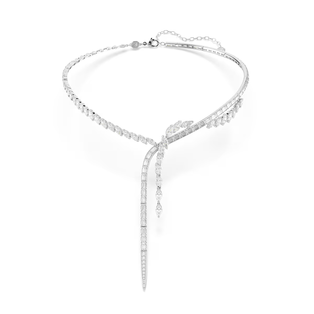 Deze Y-vormige ketting combineert de elegantie van Mesmera met een modern randje. Het vloeiende ontwerp wordt gesierd door een mix van Swarovski Zirkonia-vormen, wat dit het paradepaardje voor je avondlook maakt. De oogverblindende sieraden van Mesmera combineren klassieke silhouetten met een fascinerende verfijning, wat zorgt voor unieke, persoonlijke looks die altijd een statement maken.