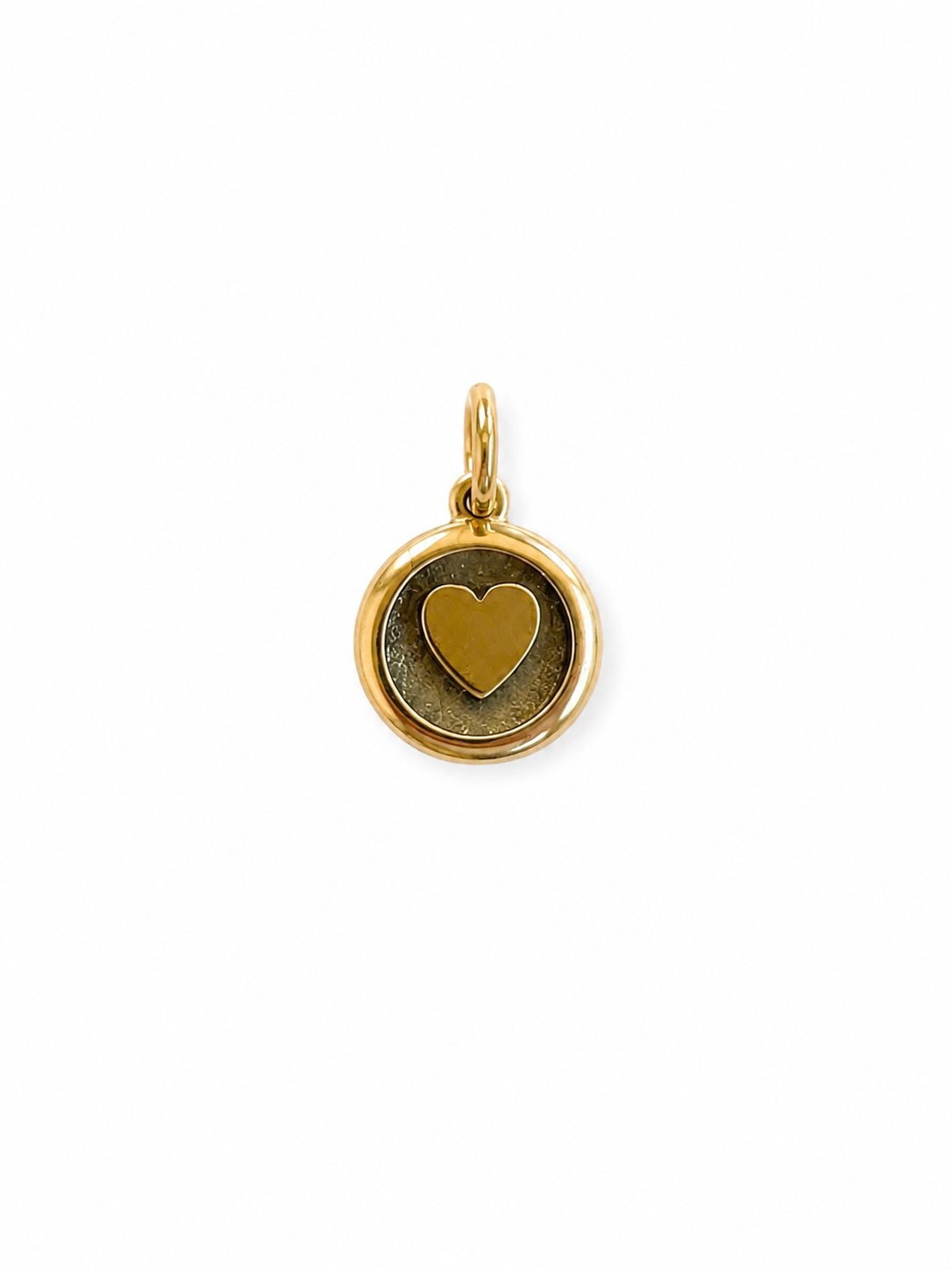 De TOUAS 11s een prachtige hanger die valt onder de categorie gedenksierraden. Deze stijlvolle en verfijnde hanger voegt een vleugje elegantie toe aan elke outfit. Draag het aan een fijne ketting om je decollet&eacute; te accentueren of combineer het met andere sieraden voor een unieke look. Perfect voor elke gelegenheid.