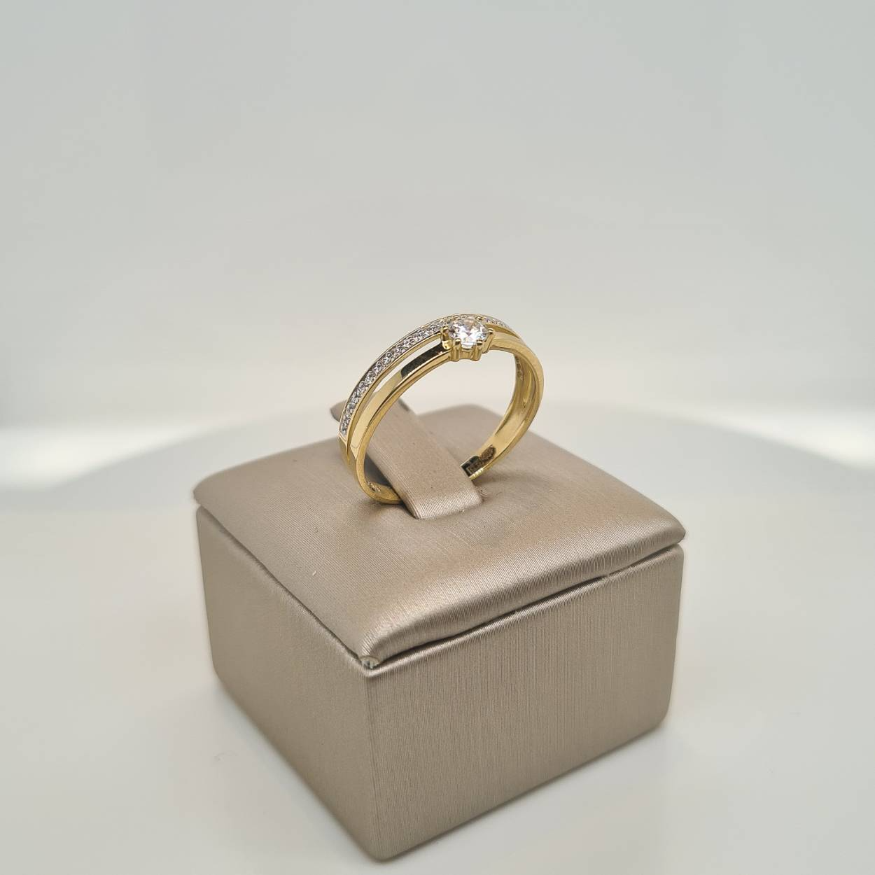 14krt gouden ring met zirkonia