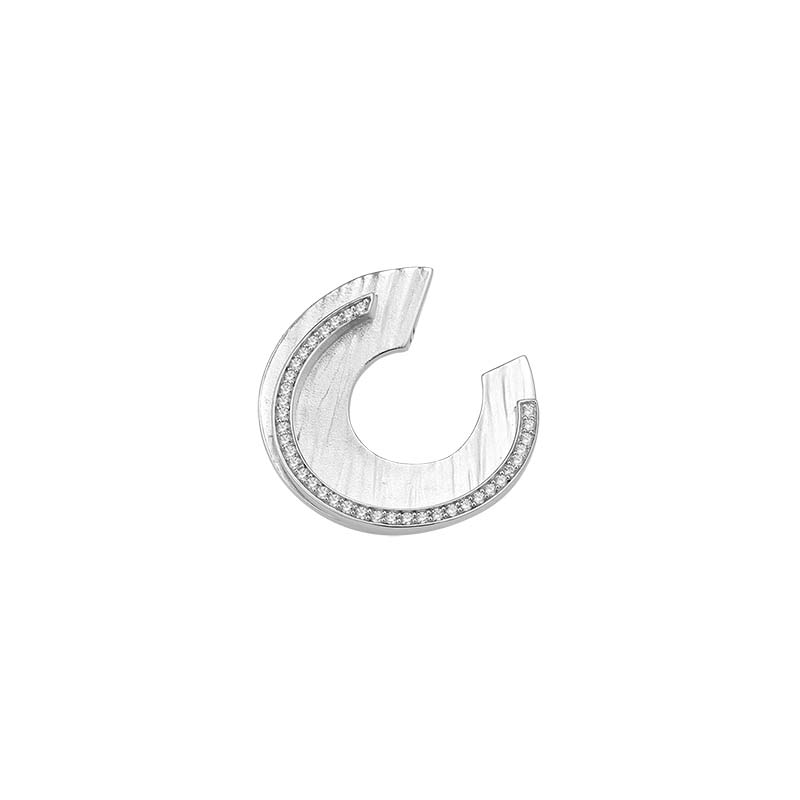 Der TRENDY me Anh&auml;nger 925 rhodiniert mit Modellnummer 5-216175-001 ist ein stilvoller Zirkonia-Anh&auml;nger mit eismatter Oberfl&auml;che. Perfekt zur Erg&auml;nzung jeder Halskette, verleiht er Ihrem Outfit einen Hauch von Eleganz. Tragen Sie ihn am besten zu besonderen Anl&auml;ssen oder um allt&auml;gliche Looks aufzuwerten. Kombinieren Sie ihn mit passenden Ohrringen f&uuml;r einen harmonischen Stil.