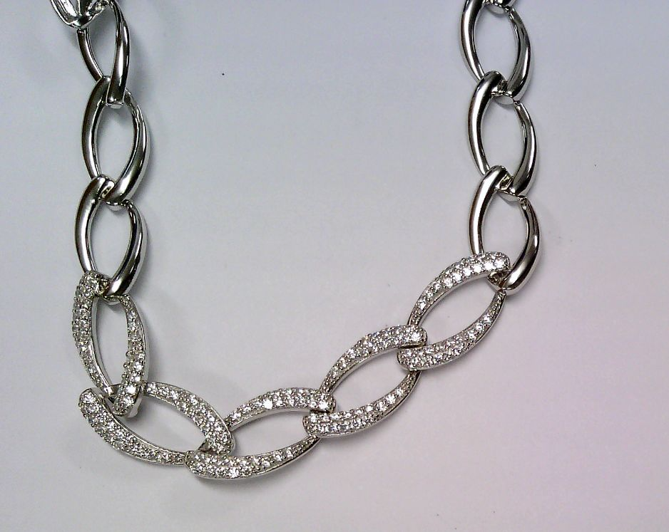 Das Damen Collier 925 rhodiniert Zirkonia (Modellnummer: 5-216421-001) kombiniert edles Sterling-Silber mit funkelnden Zirkonia-Steinen. Mit einer L&auml;nge von 42+3 cm ist es ideal f&uuml;r elegante Anl&auml;sse. Tragen Sie es am besten mit einem schlichten Oberteil oder Abendkleid, um den funkelnden Effekt des Halsschmucks zu betonen. Ein Must-Have f&uuml;r jeden Schmuckliebhaber!