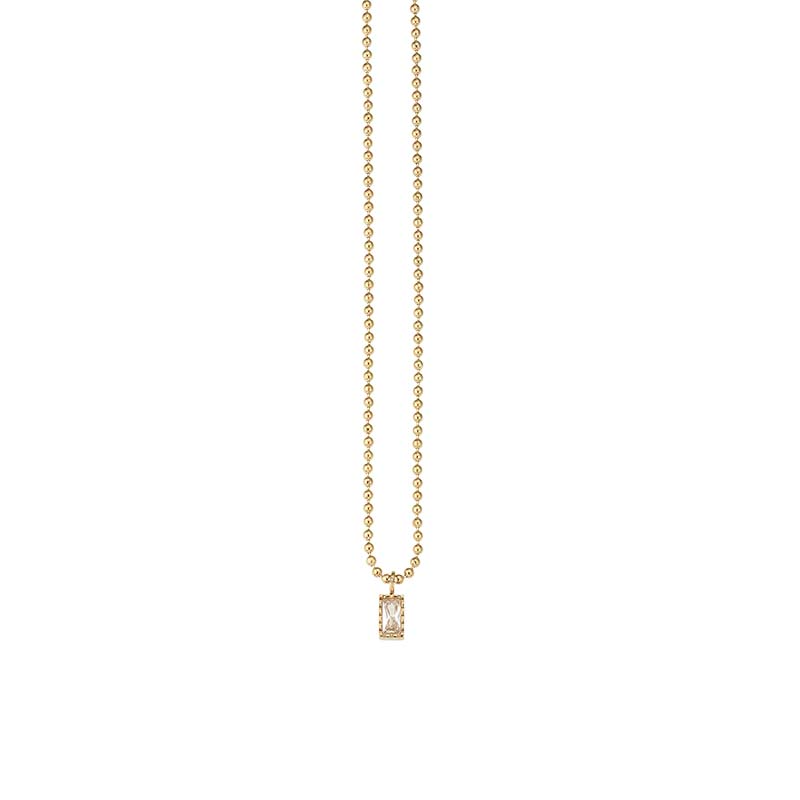 Das TRENDY me Collier mit Behang, Modellnummer 4-203928-001, ist ein stilvoller Schmuck aus Edelstahl mit goldfarbener IP-Beschichtung und einem wei&szlig;en Kristall. Mit einer L&auml;nge von 42+3 cm ist es perfekt f&uuml;r elegante Anl&auml;sse. Ideal mit einem schlichten Kleid kombinieren, um den funkelnden Kristall hervorzuheben. Perfekt f&uuml;r jeden modernen Look.