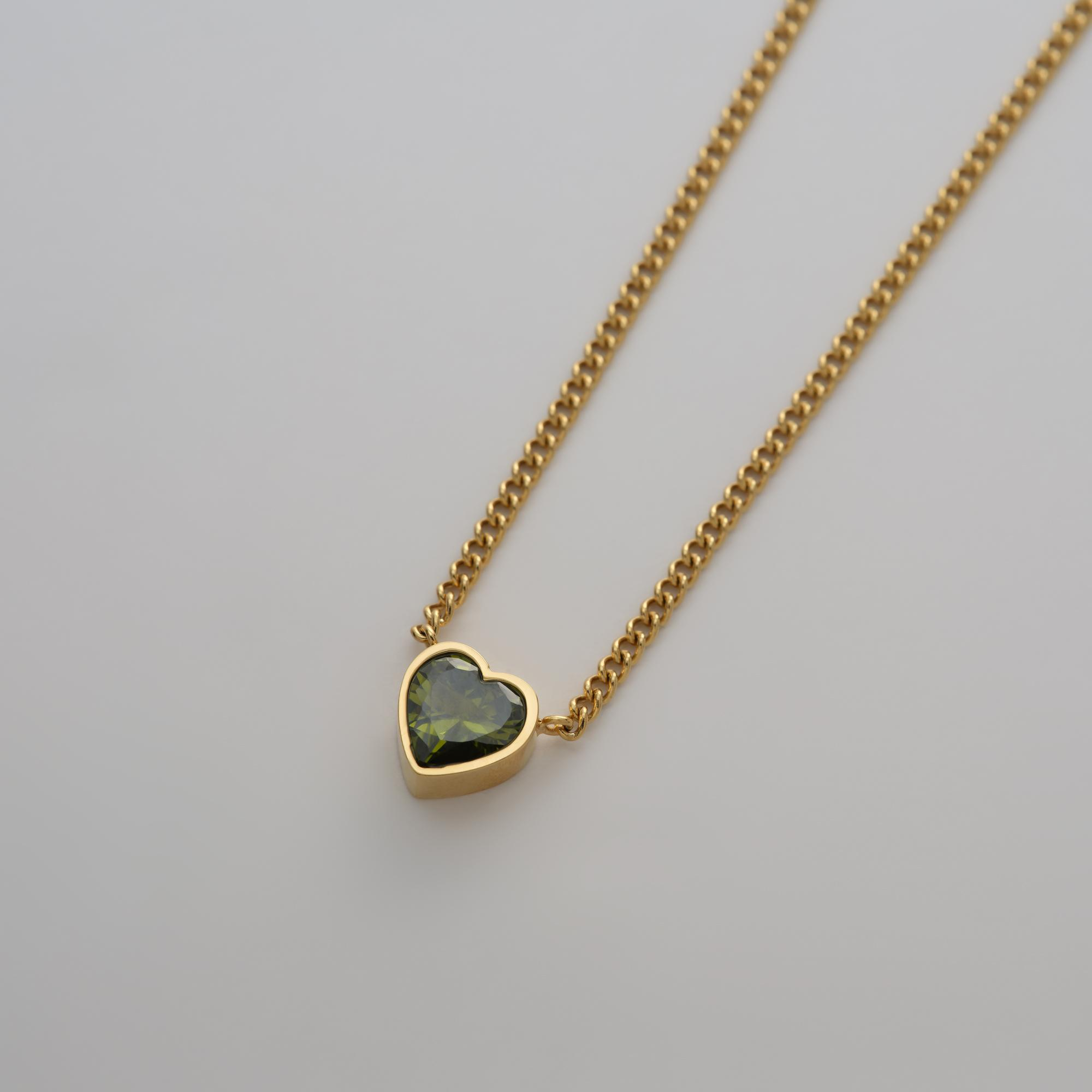 Die Guido Maria Kretschmer Kette,  besticht durch ihr elegantes Design und hochwertige Verarbeitung. Diese Halskette aus der Kategorie Schmuck ist ideal als stilvolles Accessoire f&uuml;r besondere Anl&auml;sse oder als Highlight eines Alltags-Outfits. Tragen Sie sie zu einem schlichten Oberteil, um den Fokus auf die Kette zu lenken und Ihrem Look Raffinesse zu verleihen.