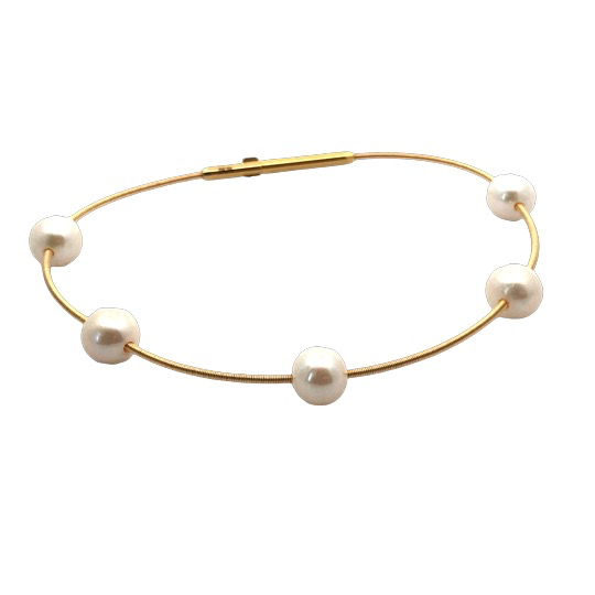 Armband mit eleganterPerlenverzierung. Kombinieren Sie es mit den passenden Ohrsteckern f&uuml;r einen harmonischen Look. Tragen Sie es am besten zu formellen Anl&auml;ssen oder als stilvolles Accessoire im Alltag. Ein Must-Have f&uuml;r jeden Schmuckliebhaber.